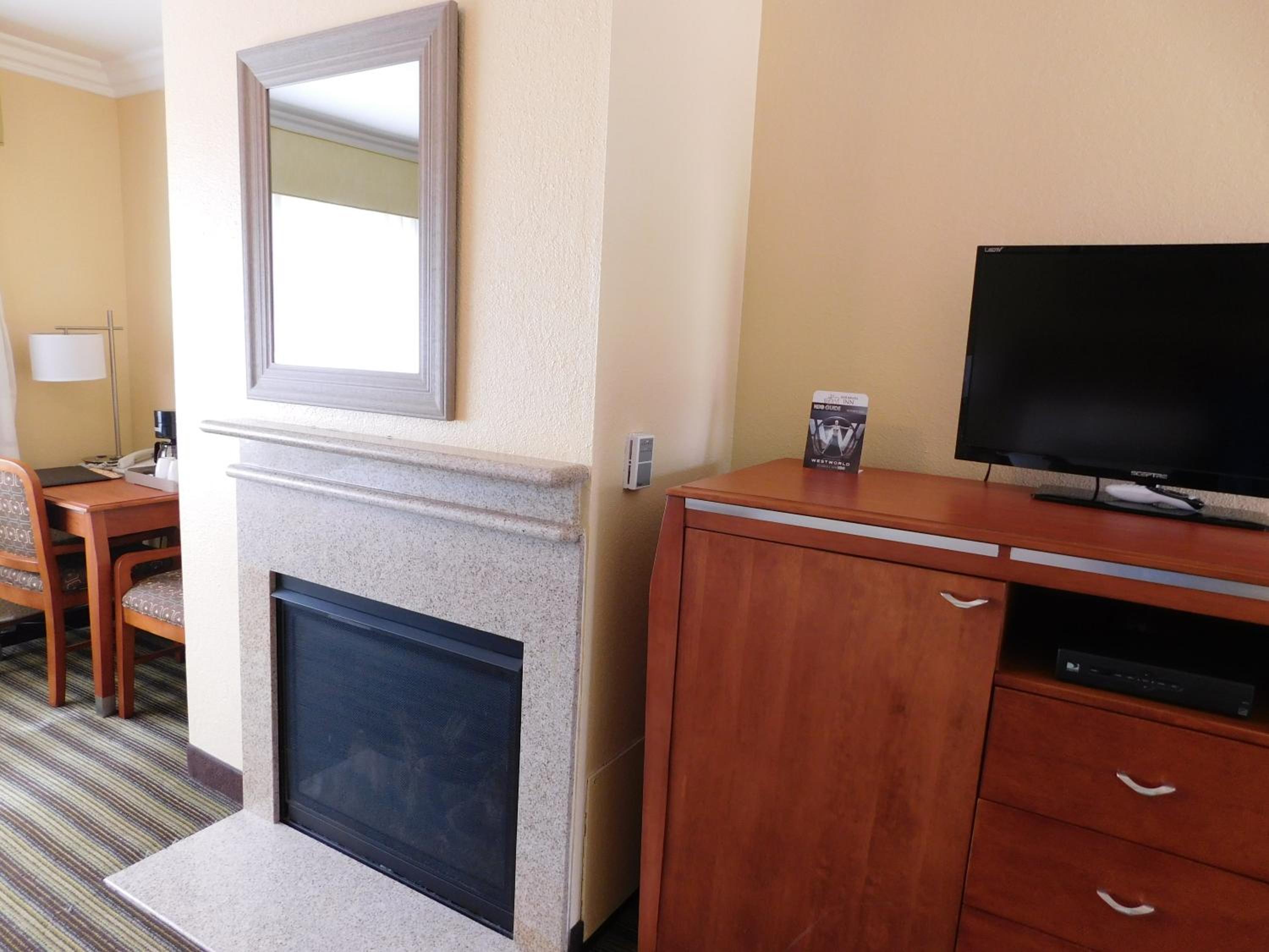 Queen Room with Two Queen Beds and Fireplace - Photo 12