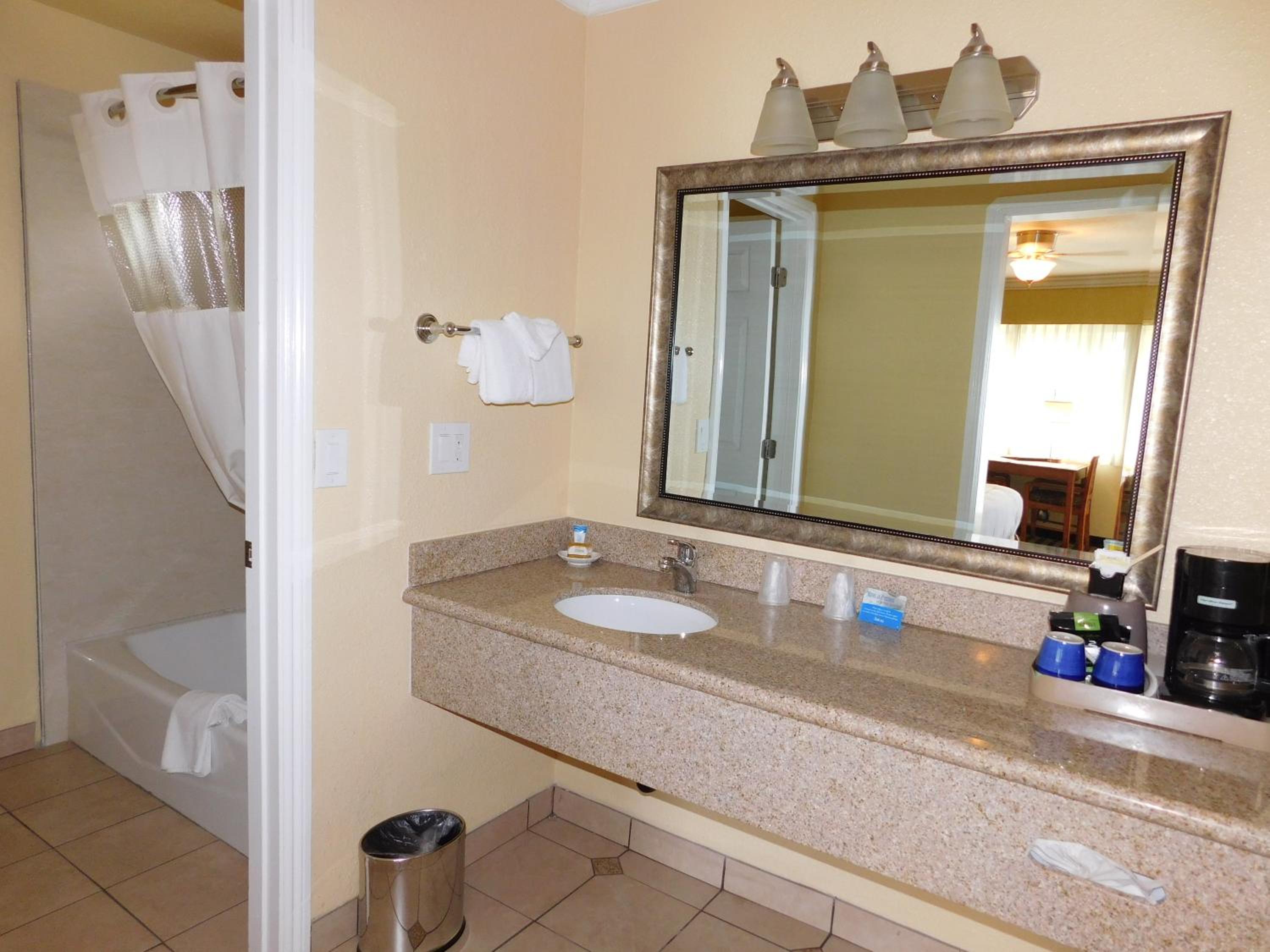 King Room with Fireplace - Photo 2