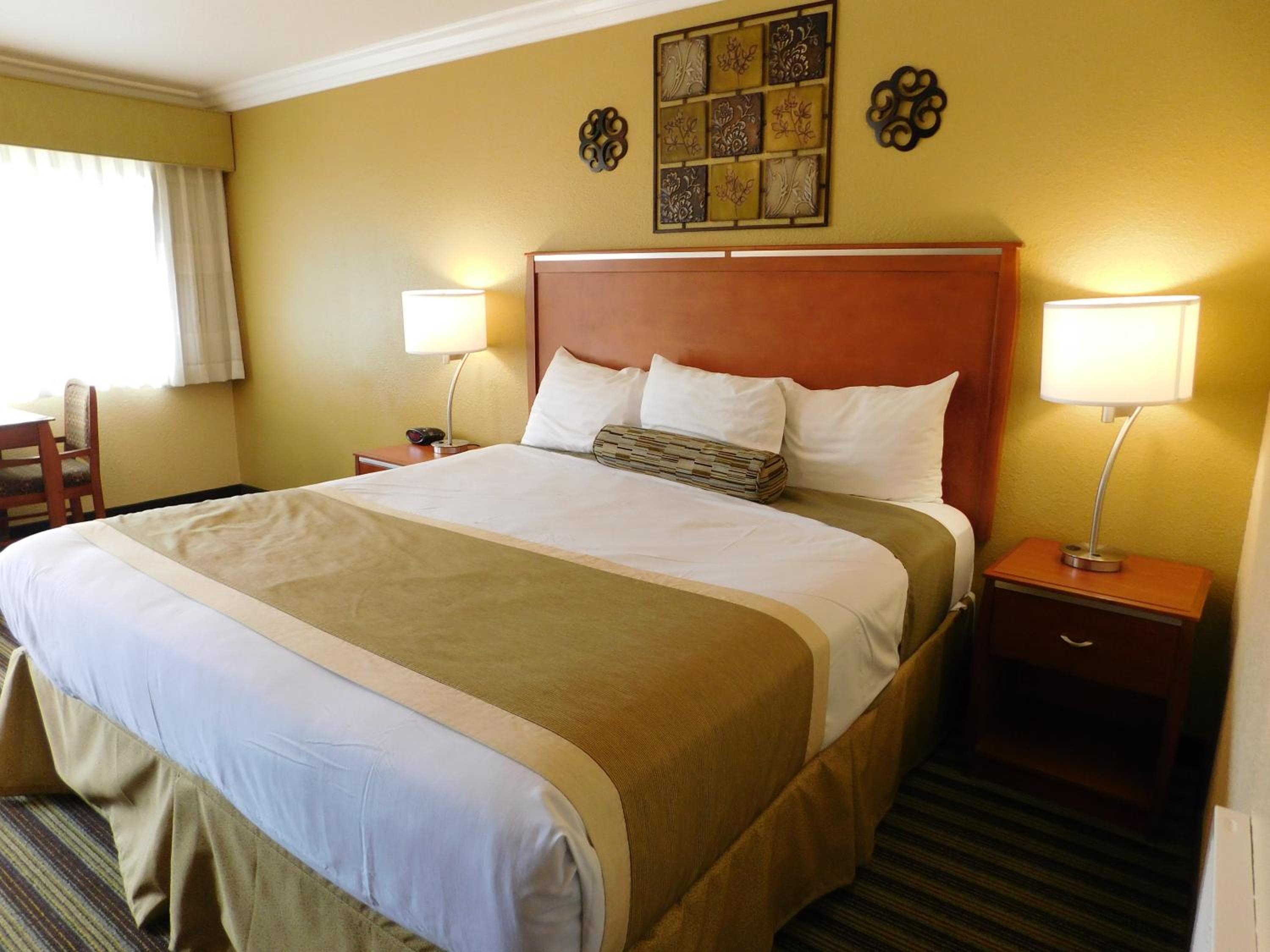 King Room with Fireplace - Photo 5