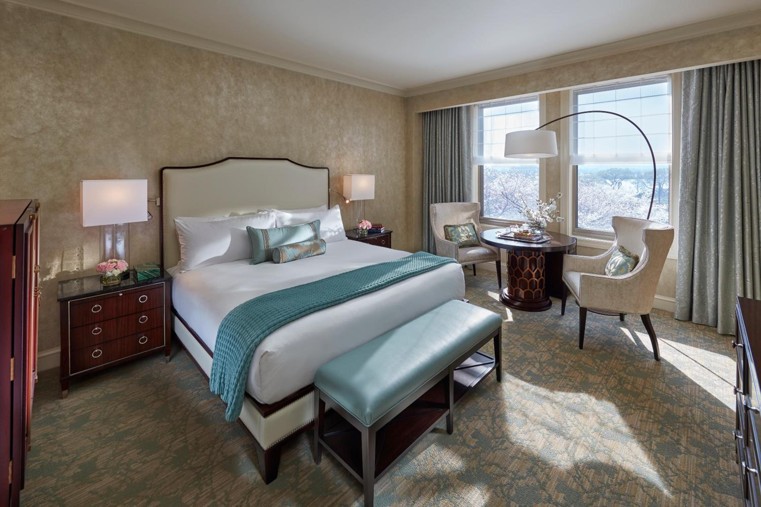 Deluxe Water View King Room - Photo 1