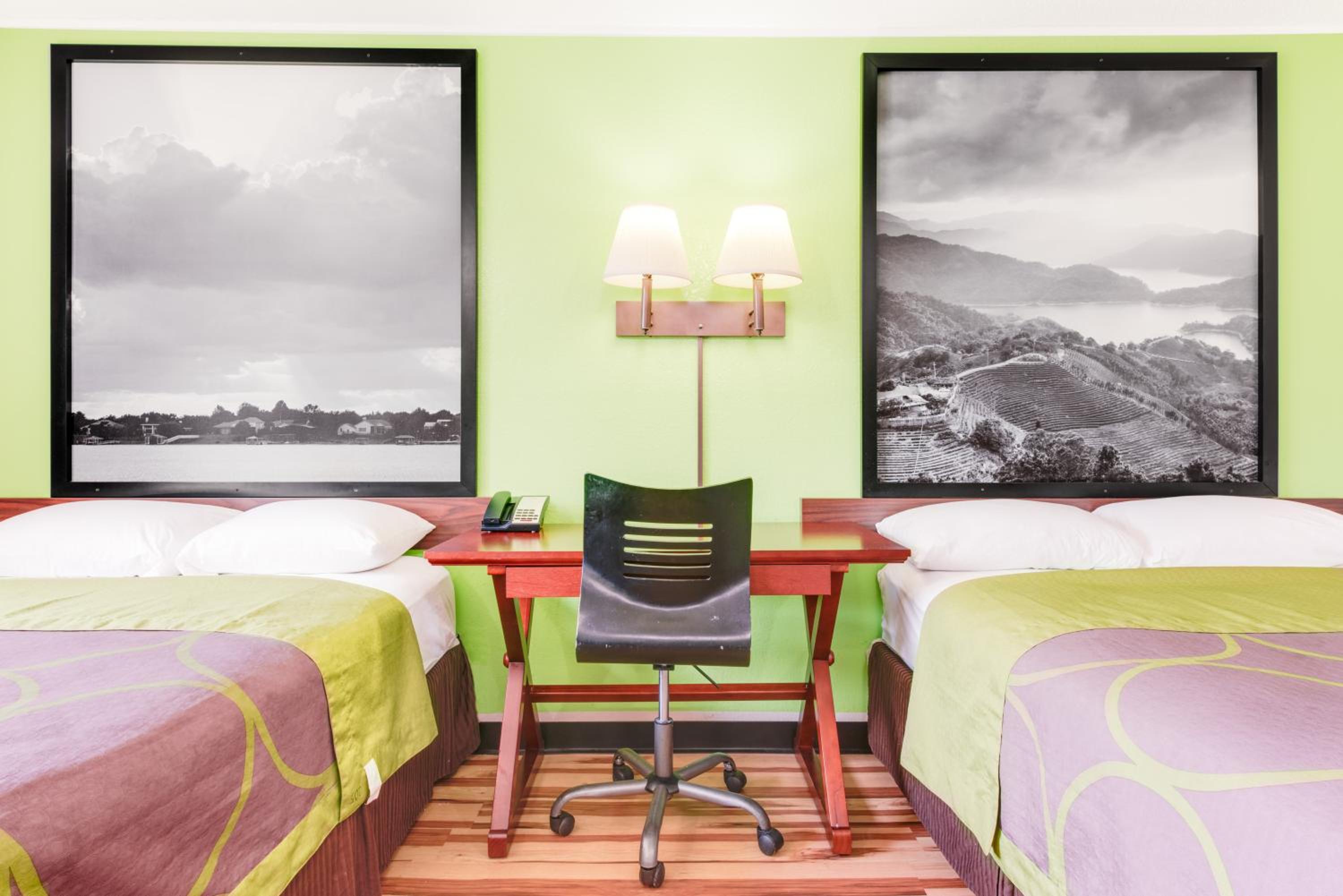 Double Room with Two Double Beds - Smoking - Photo 5