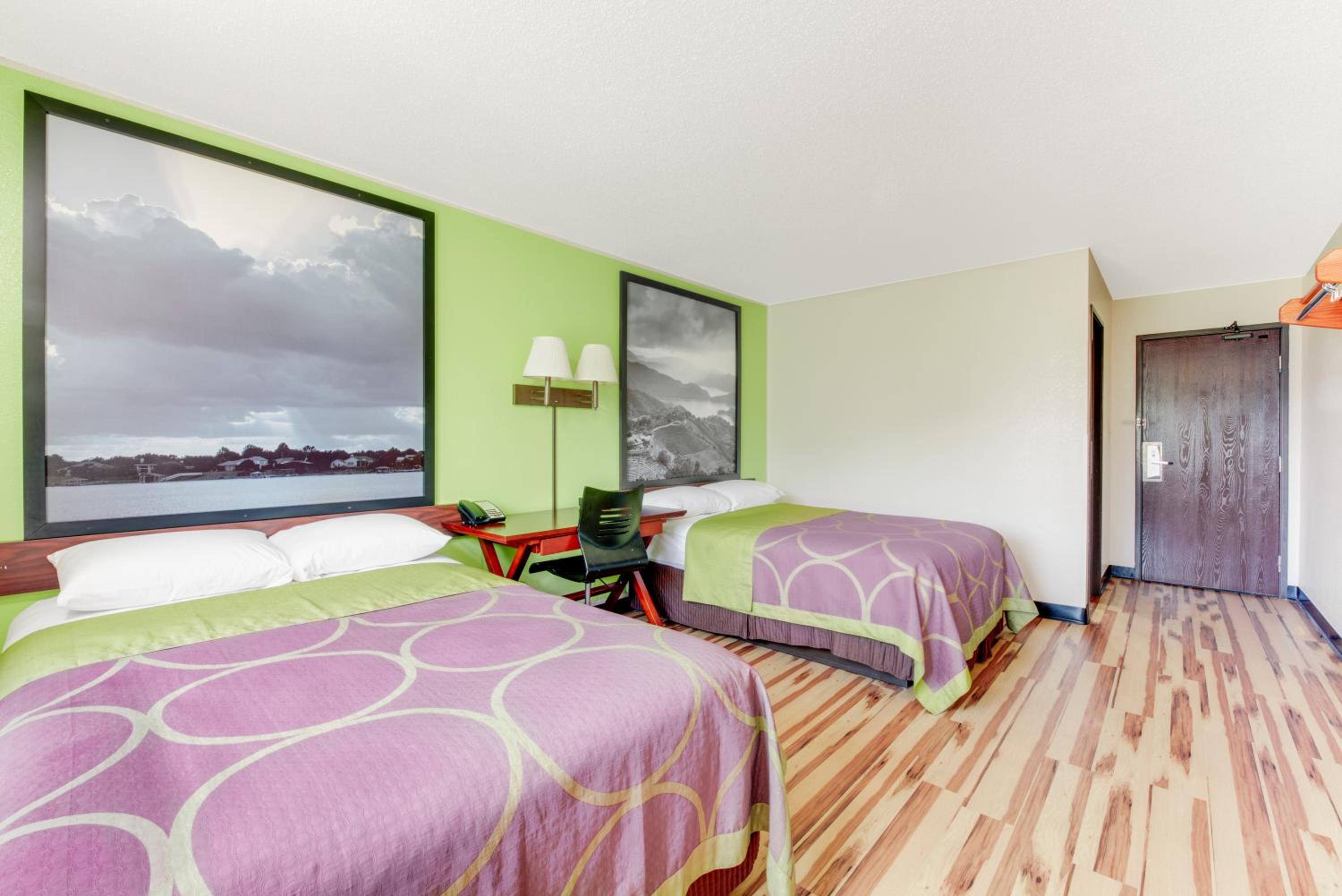 Double Room with Two Double Beds - Smoking - Photo 3