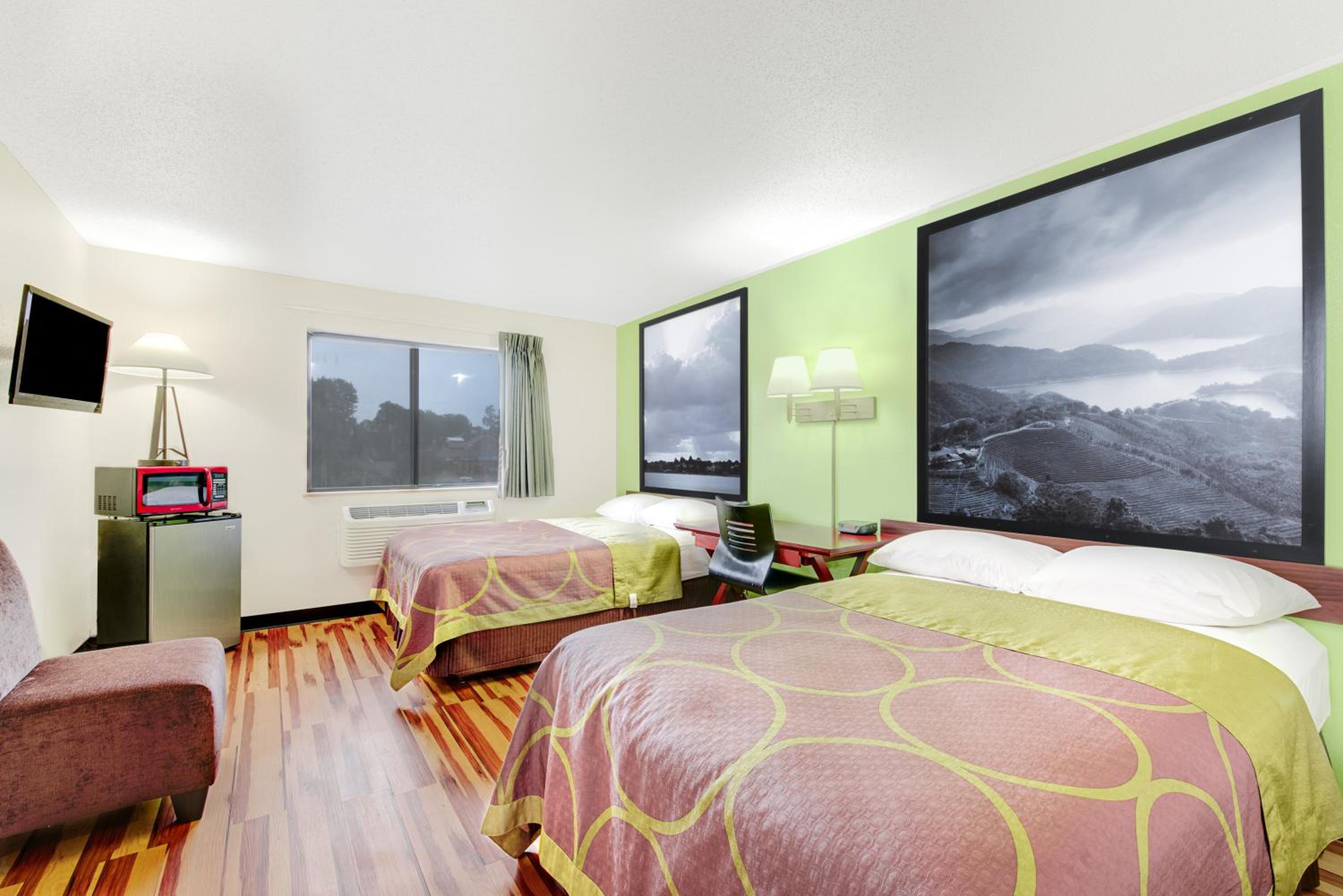 Double Room with Two Double Beds - Smoking - Photo 1