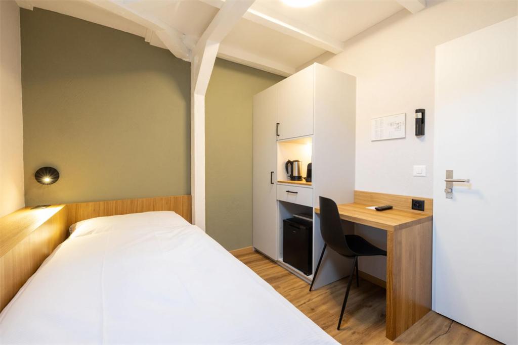 Budget Single Room - No Lift, Annex Building photo 2
