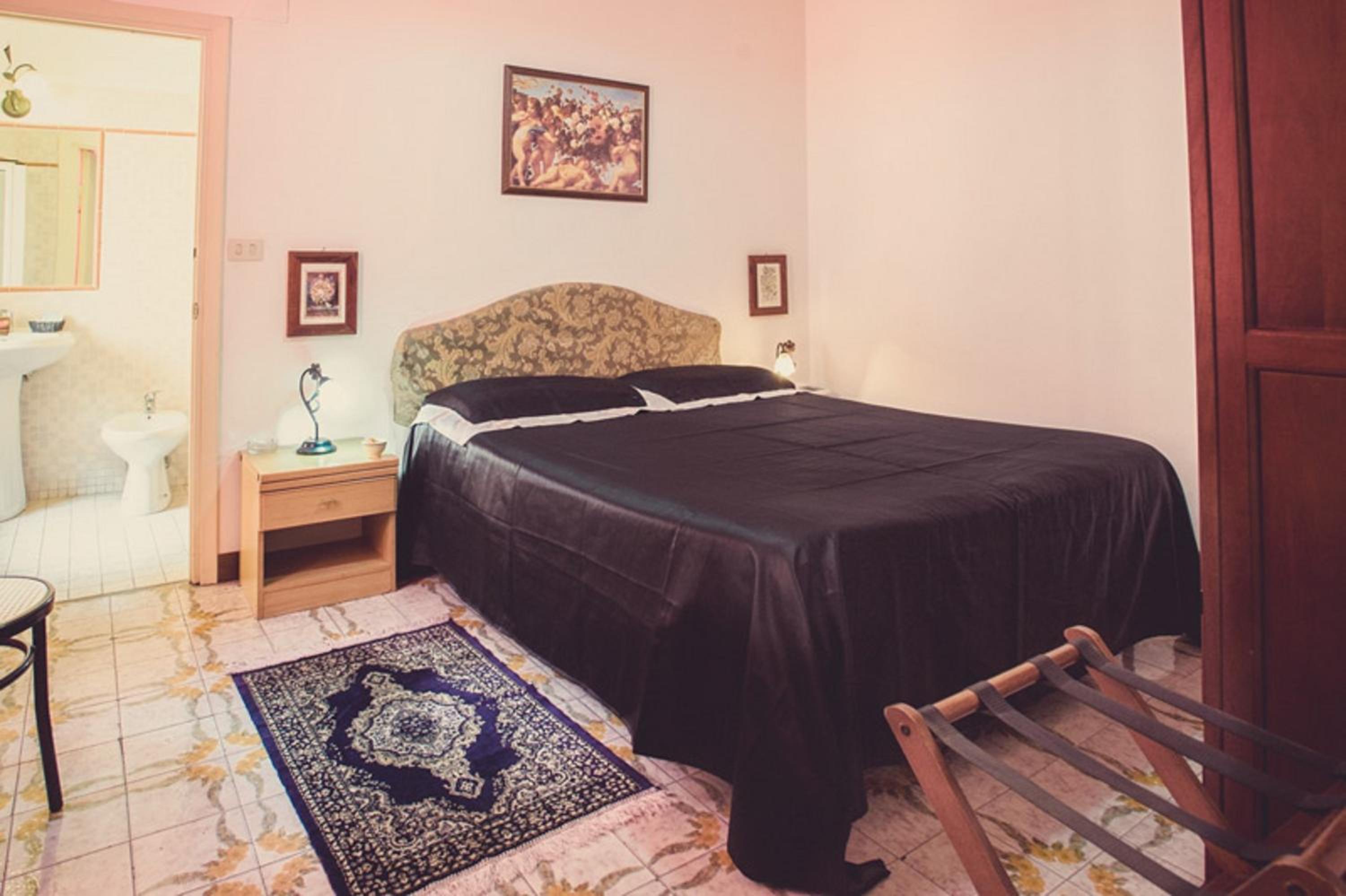 Double Room - Photo 4