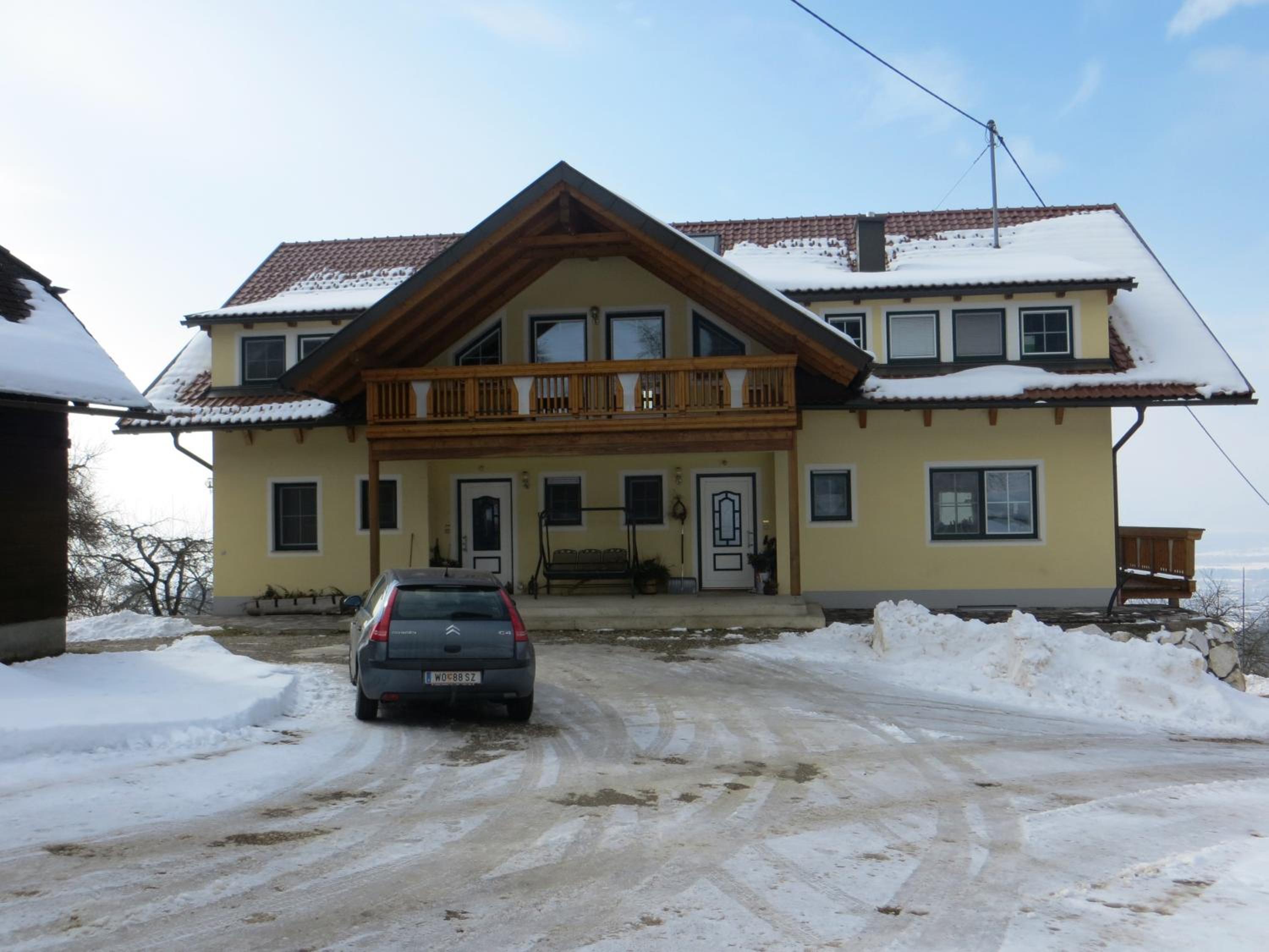 Apartment with Terrace - Photo 18