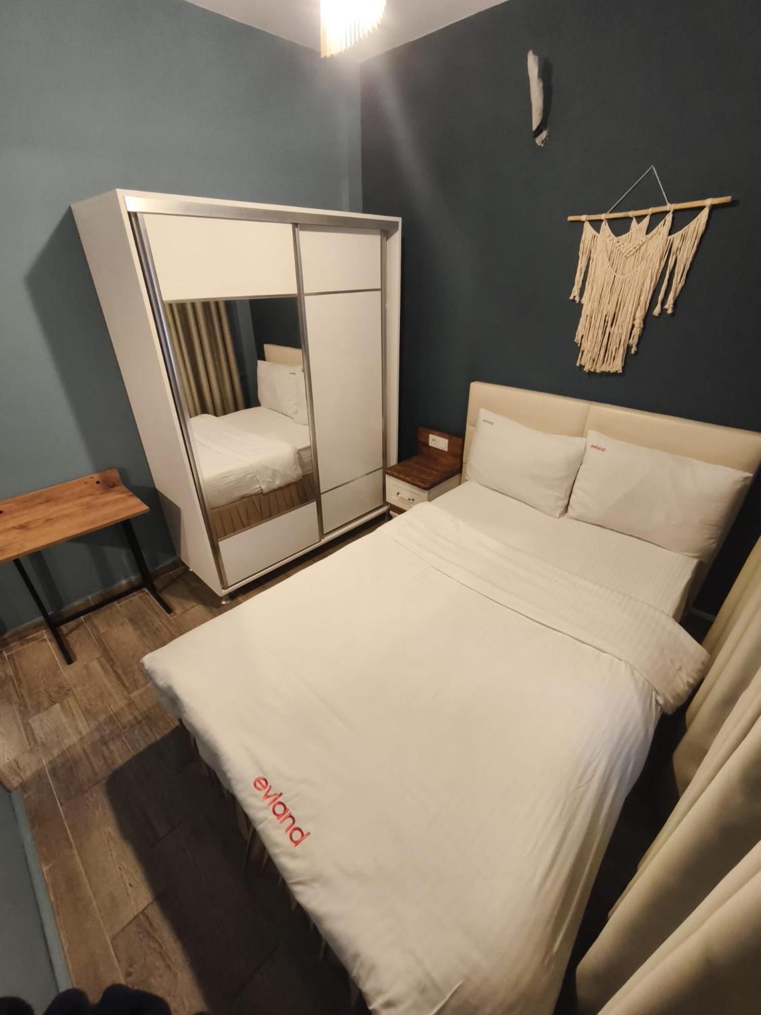 Small Single Room photo 3