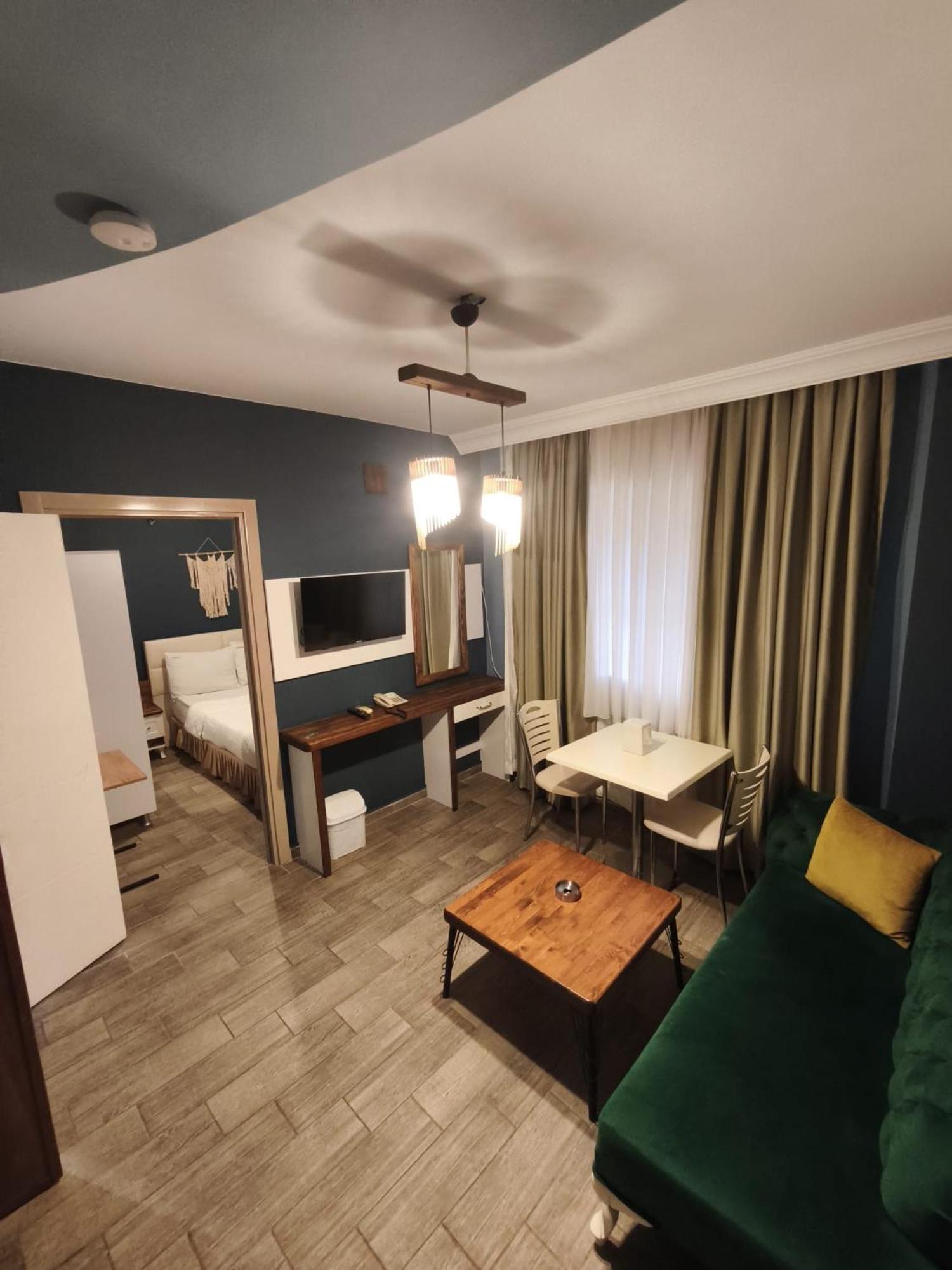 Small Single Room photo 2