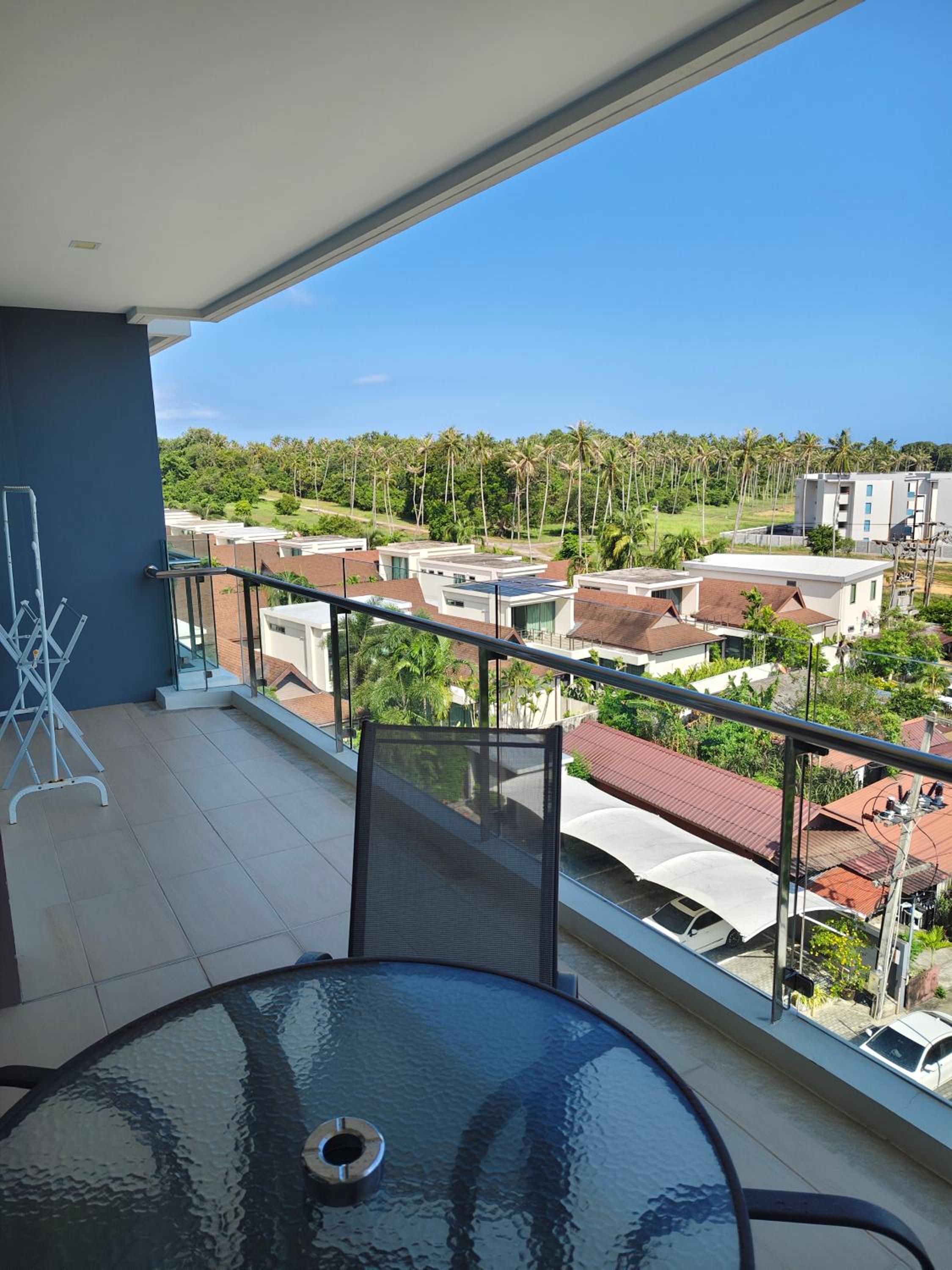 One-Bedroom Apartment with Balcony and Sea View photo 3