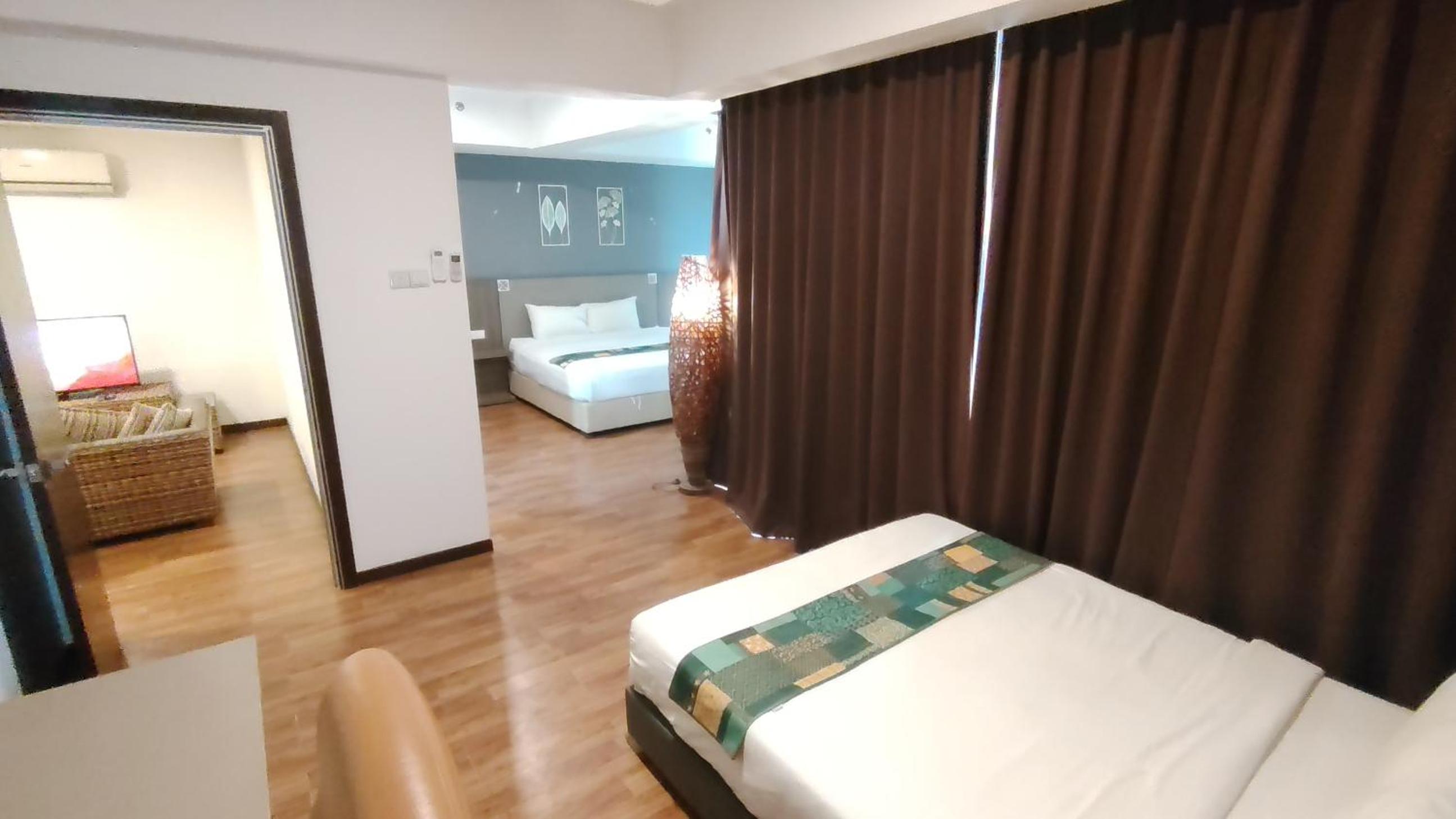 Deluxe Queen Room with Two Queen Beds