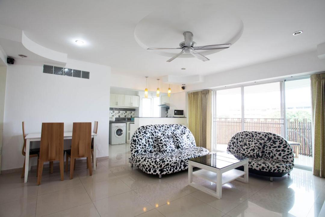 Two-Bedroom Apartment with Mountain View