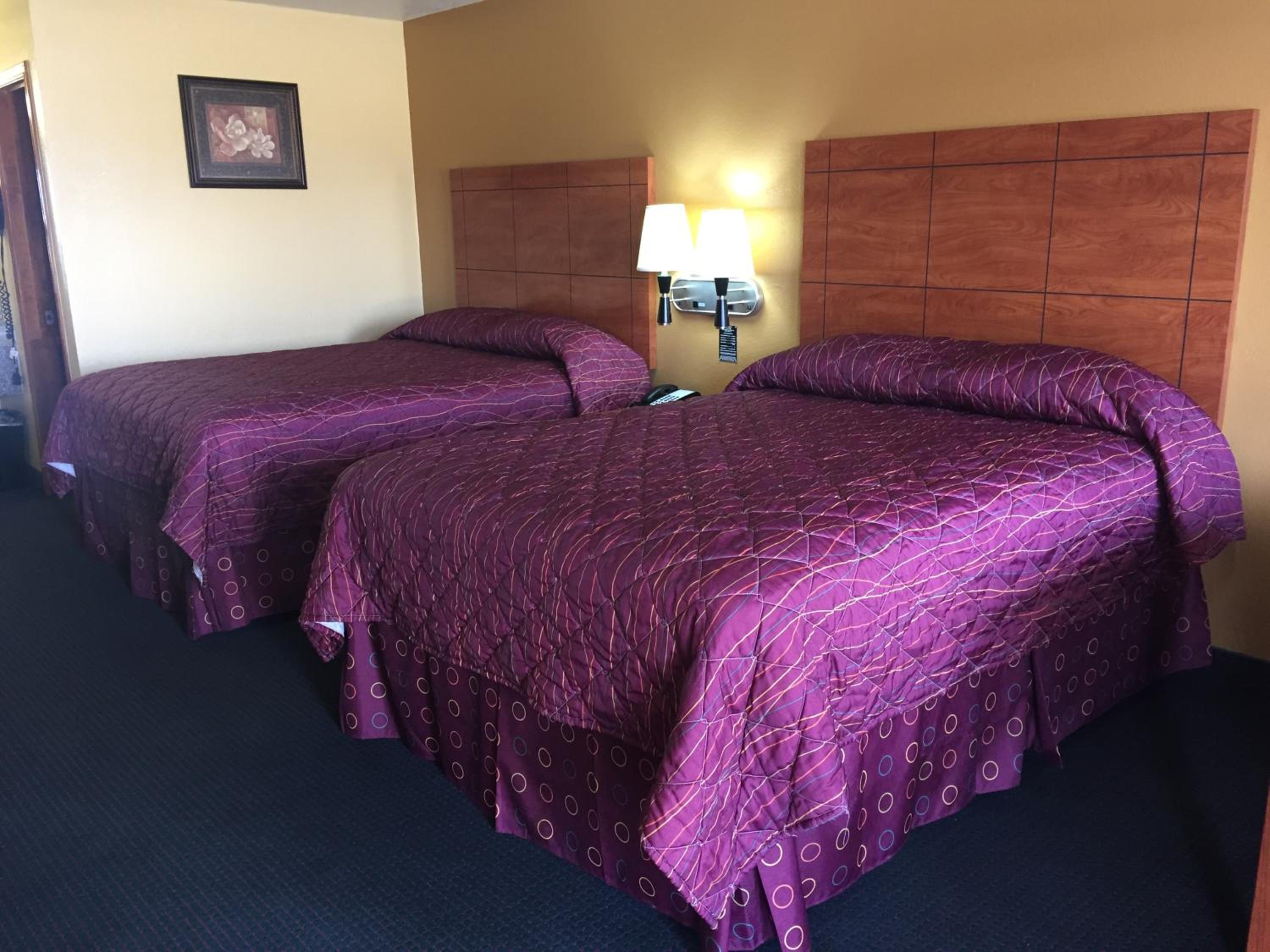 Queen Room with Two Queen Beds photo 1