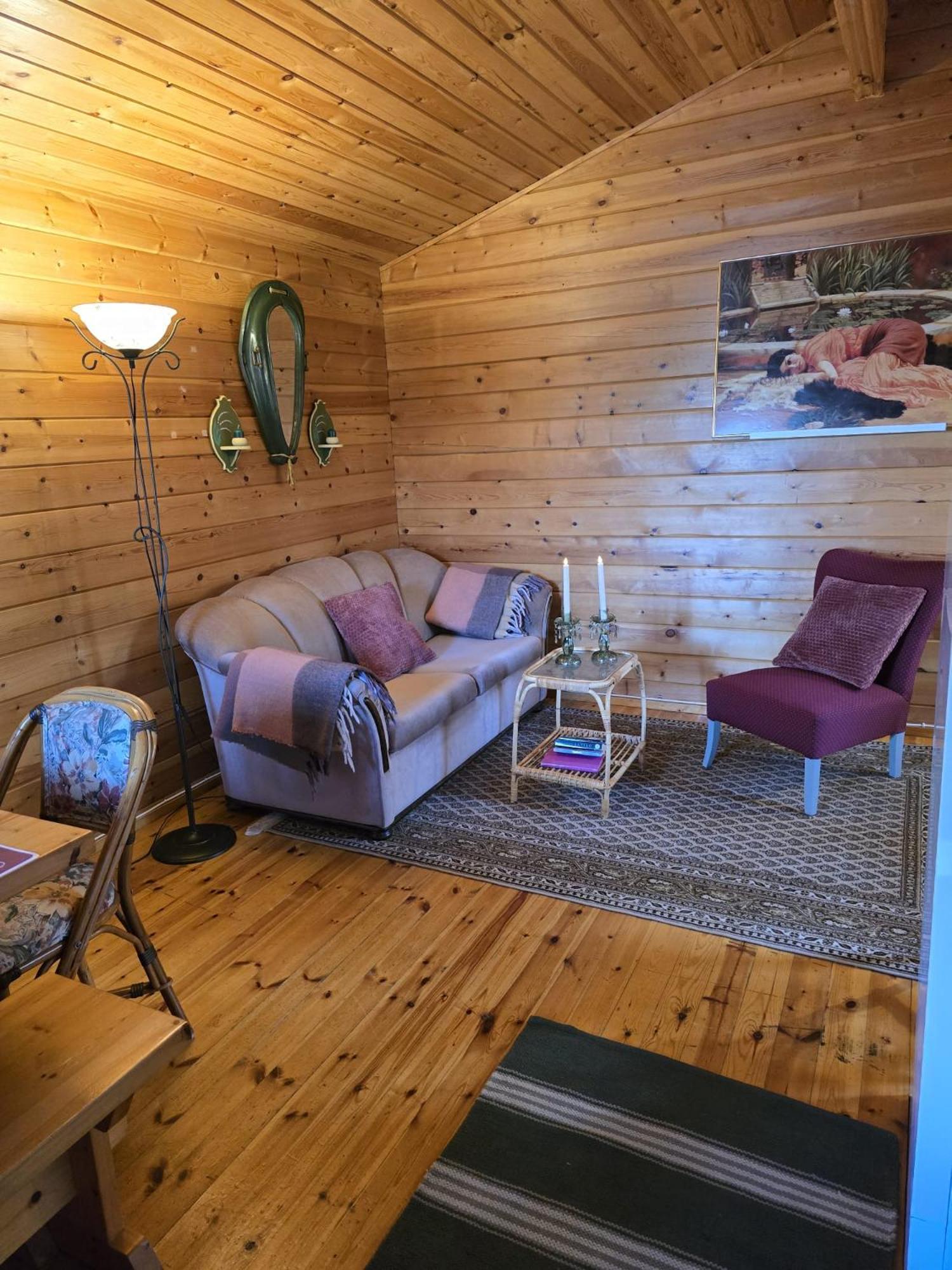 Family Room with Lake View photo 3