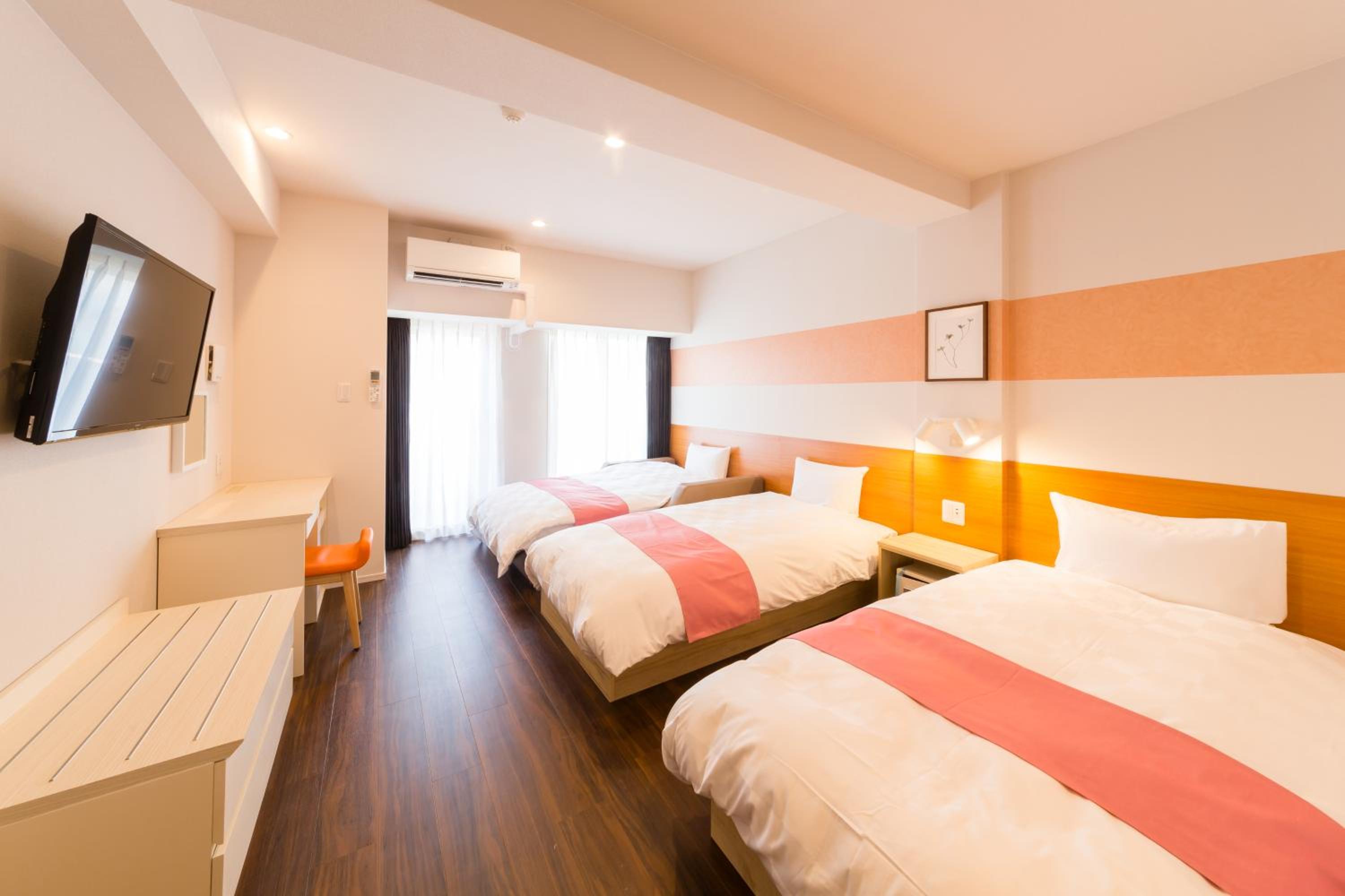 Superior Twin Room with Sofa Bed photo 2
