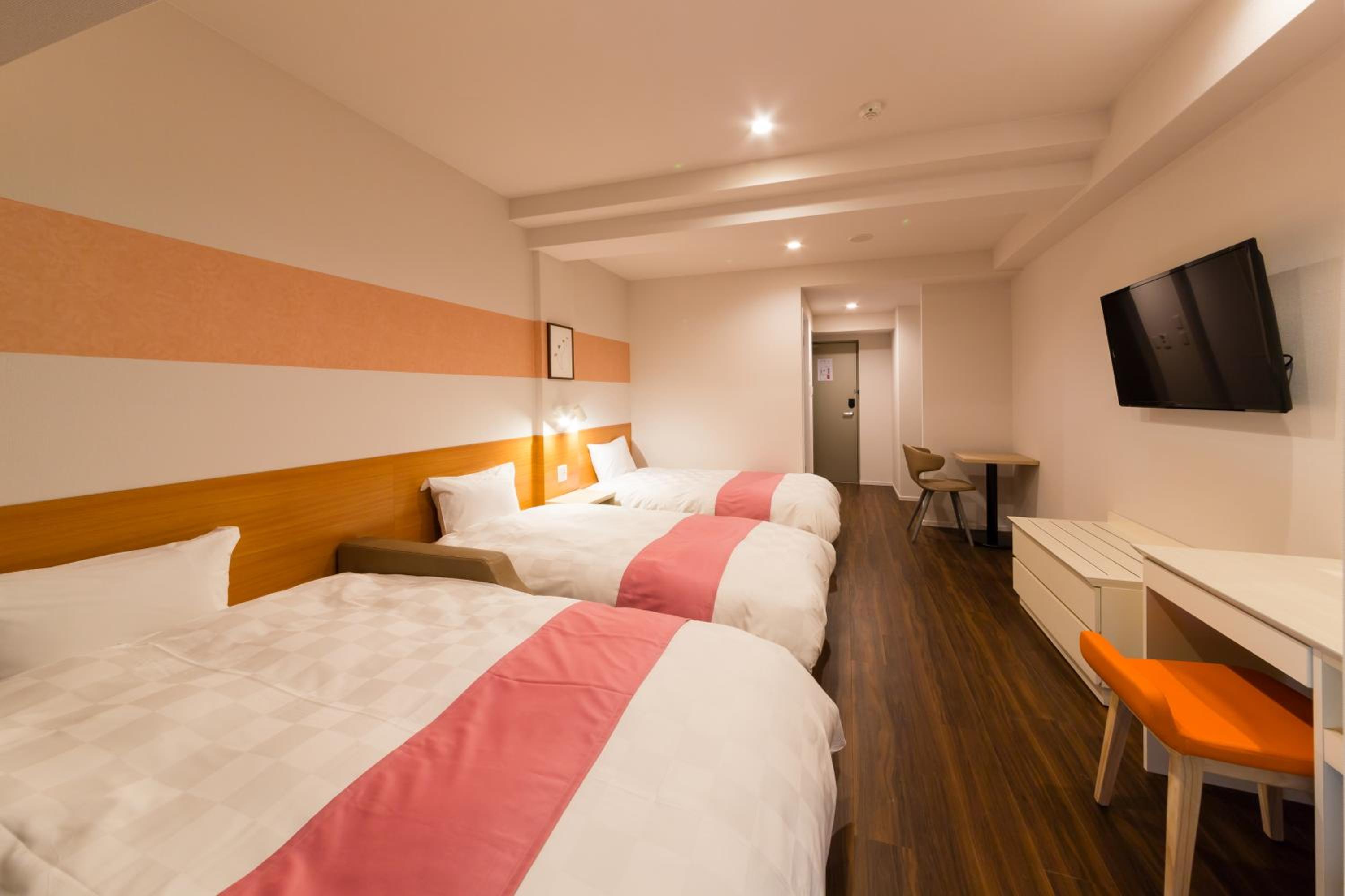 Superior Twin Room with Sofa Bed photo 3
