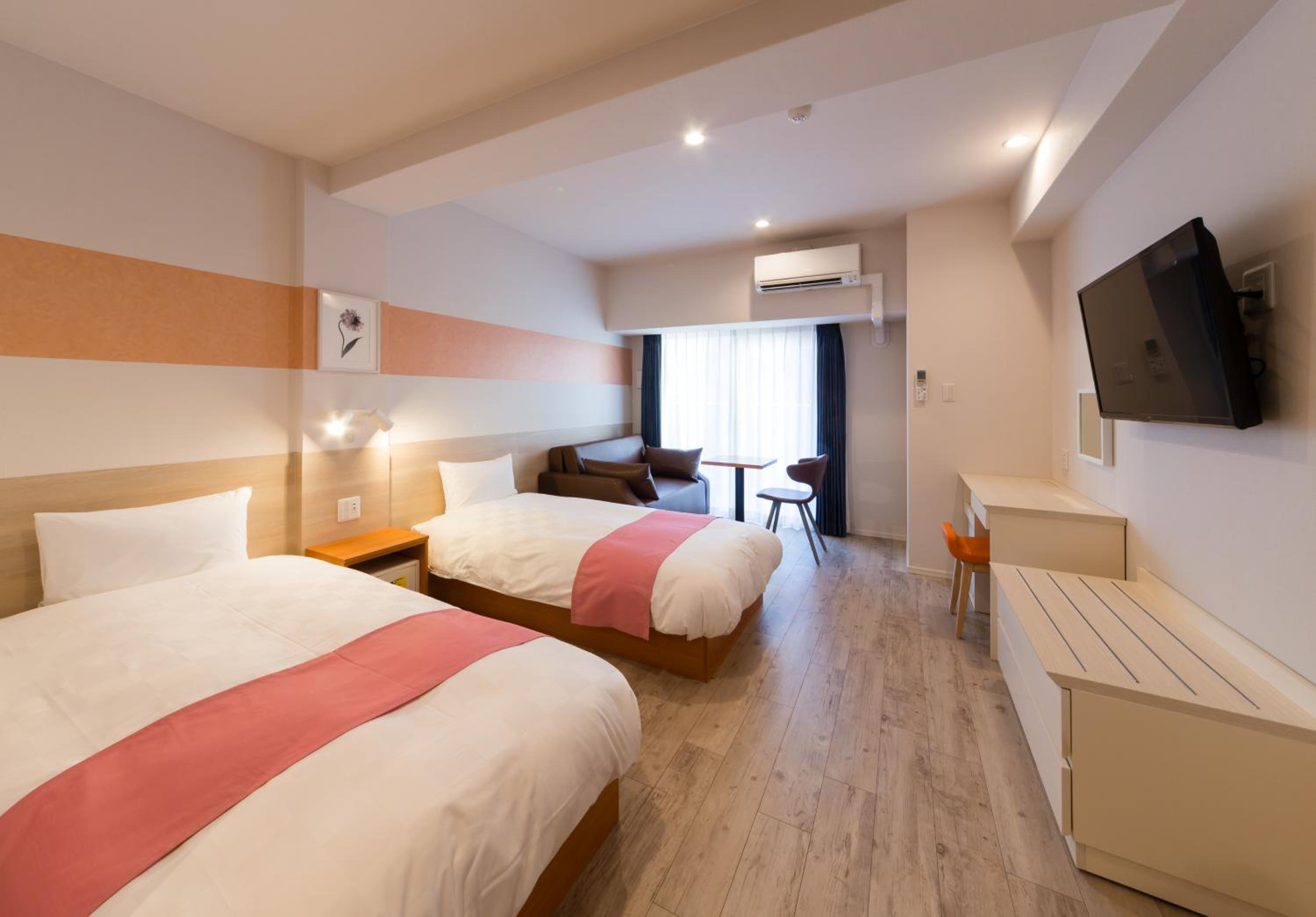 Superior Twin Room with Sofa Bed photo 1