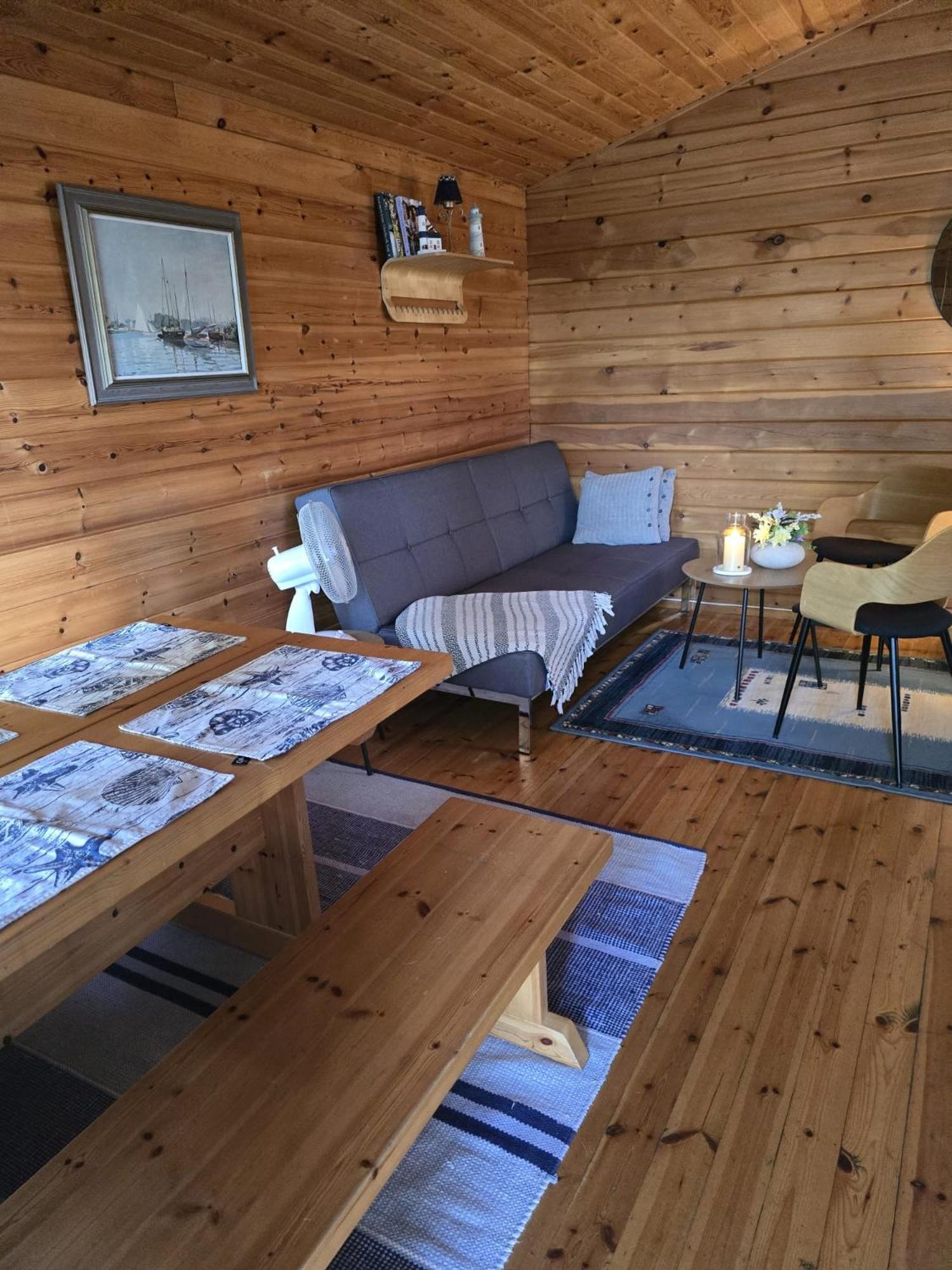 Family Room with Lake View photo 3