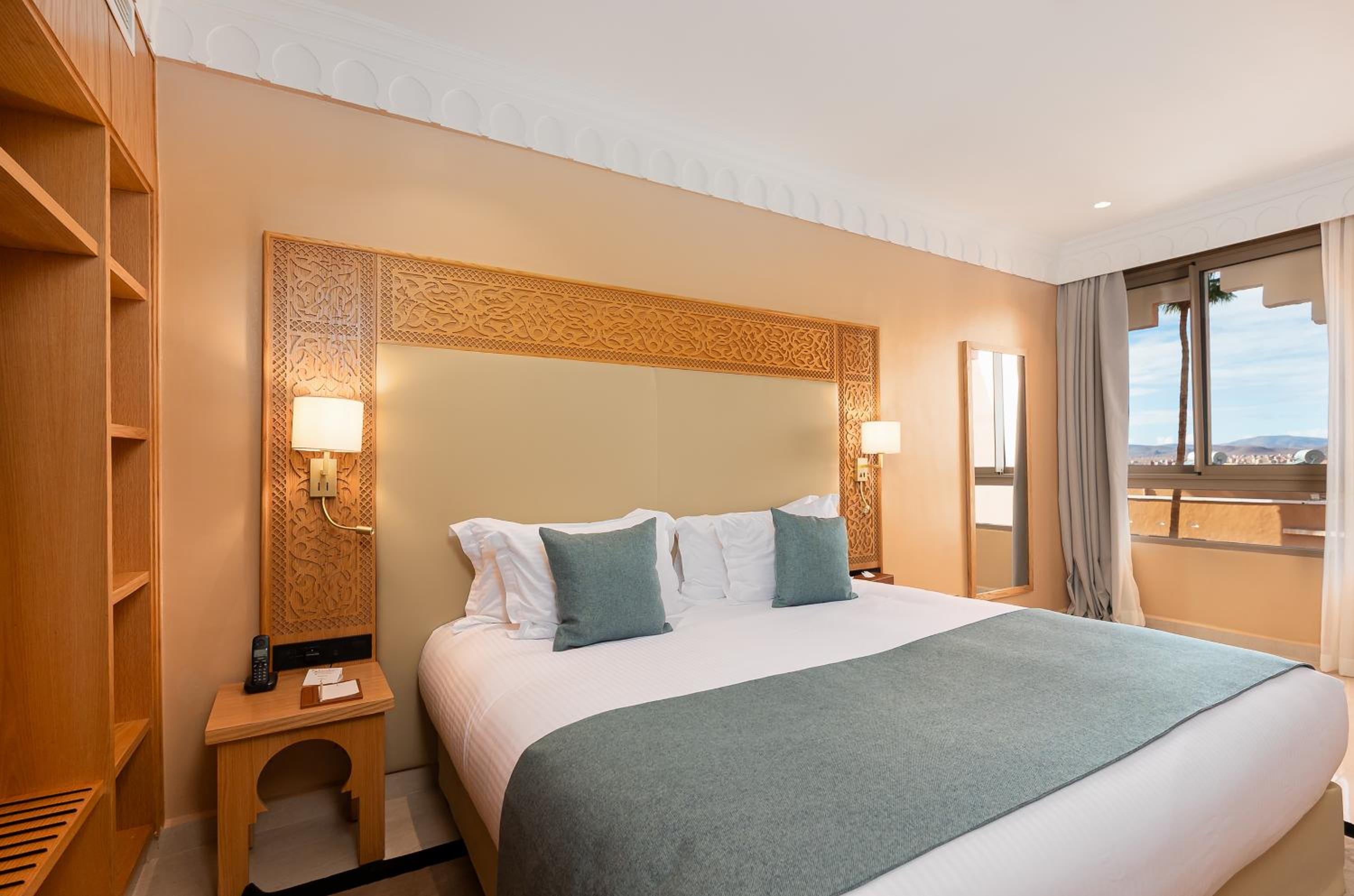 DELUXE ROOM DOUBLE BED, GARDEN VIEW photo 3