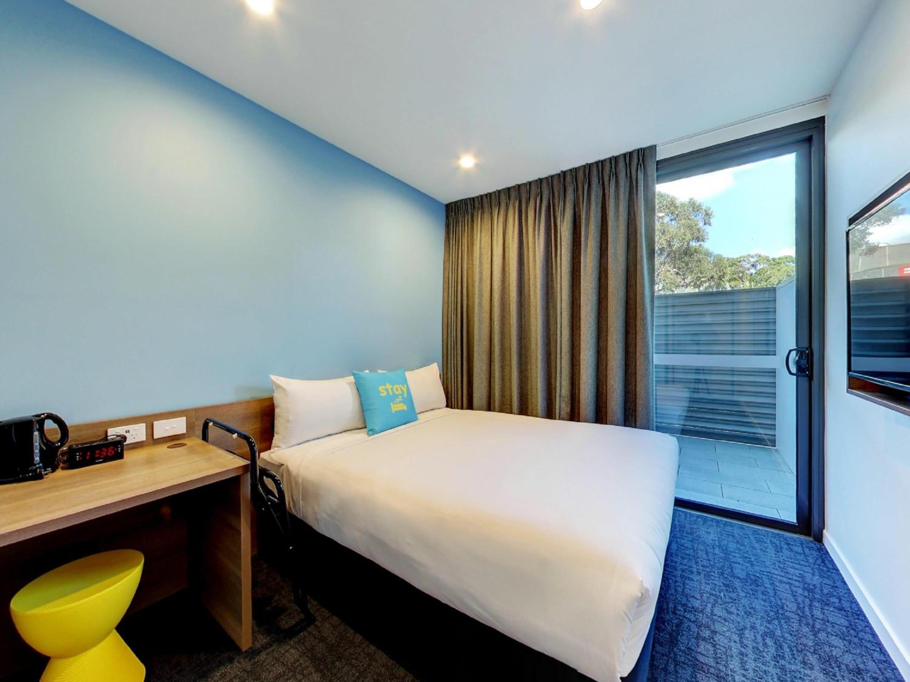 Superior Queen Room with Courtyard View