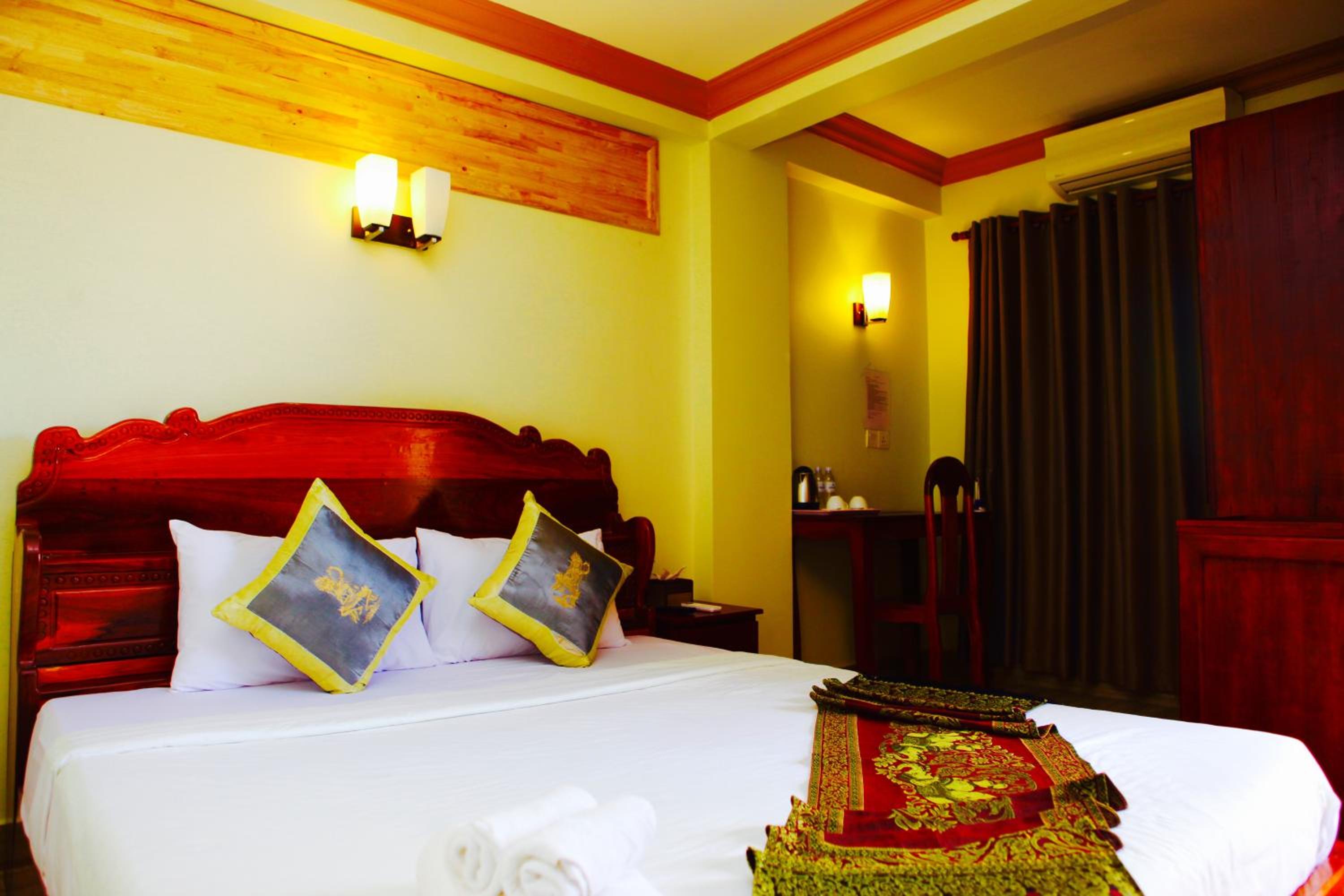 Deluxe Double Room with Balcony photo 2