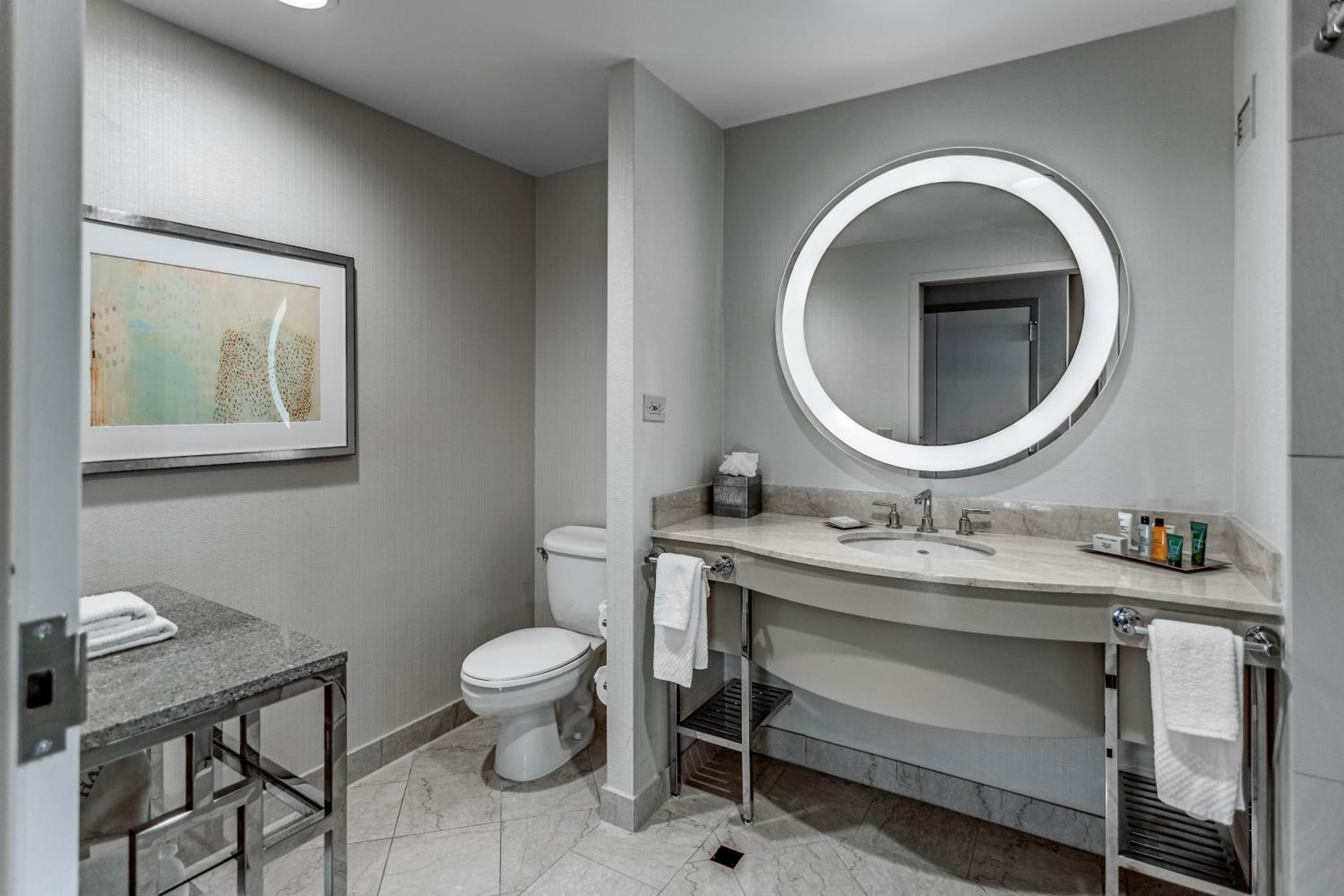 Queen Room with walk-in shower - Photo 3