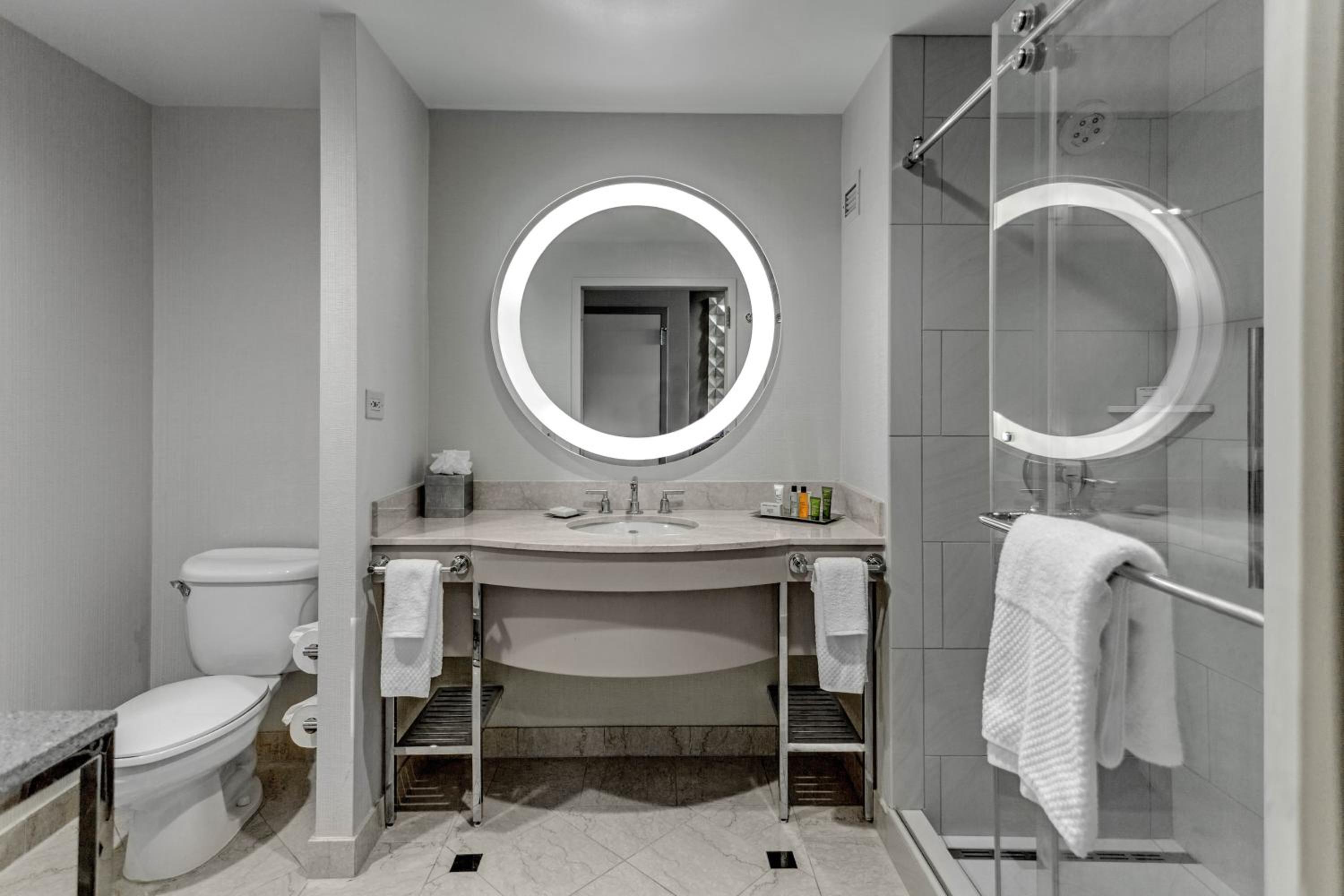 Queen Room with walk-in shower - Photo 4