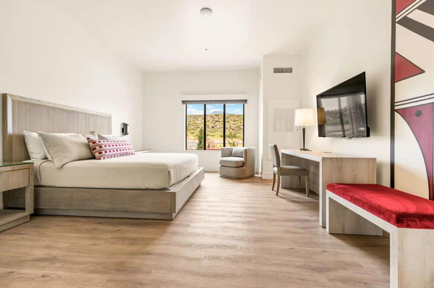 King Room - Non Smoking/Interior Hall/Pet Friendly