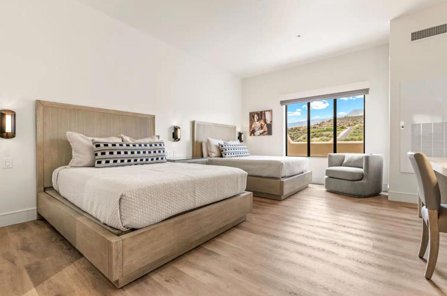 Quadruple Room with Two Queen Beds and Roll-In Shower - Disability Access/Non Smoking/Interior Hall/Pet Friendly