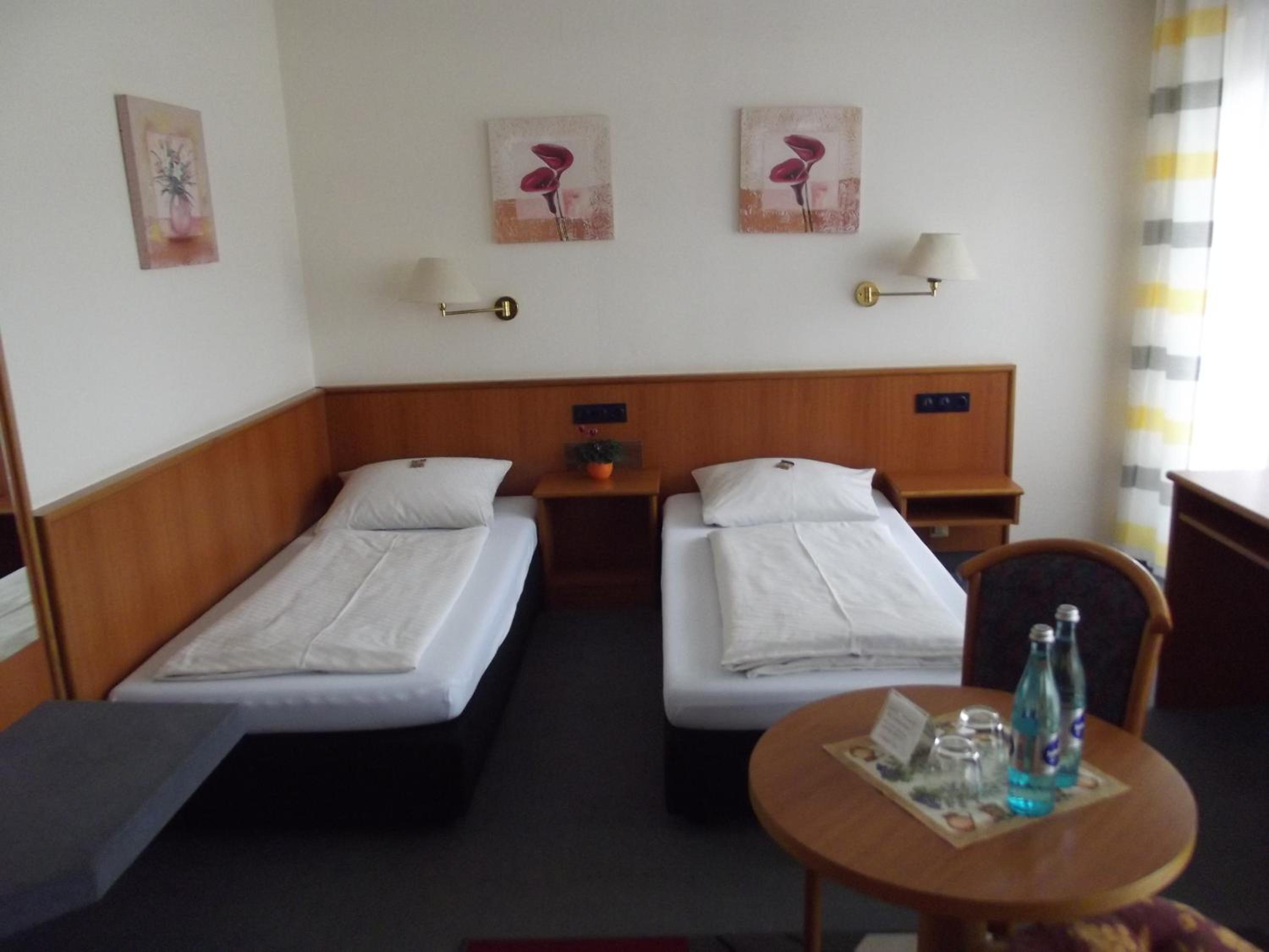 Double Room with Balcony - Photo 6