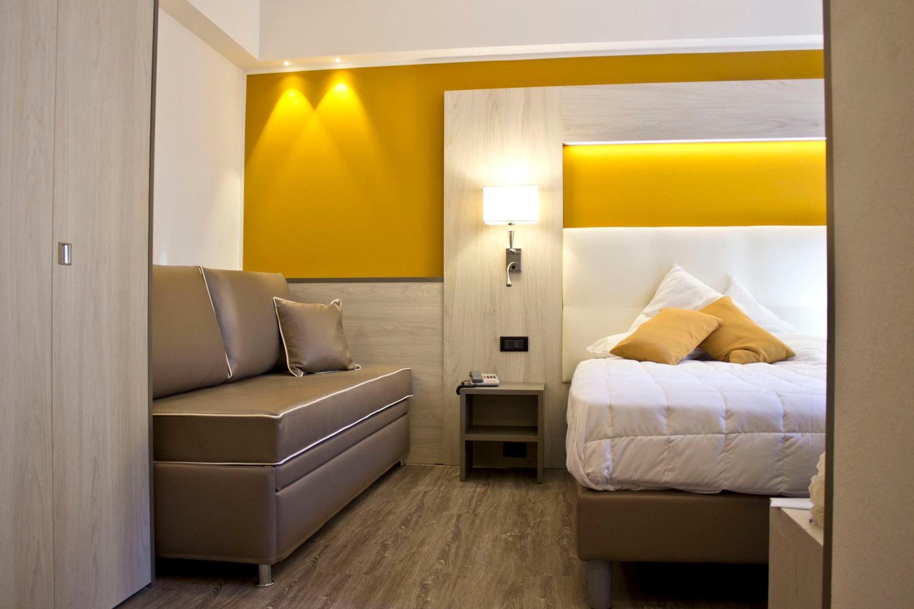 Deluxe Triple Room with Balcony photo 1