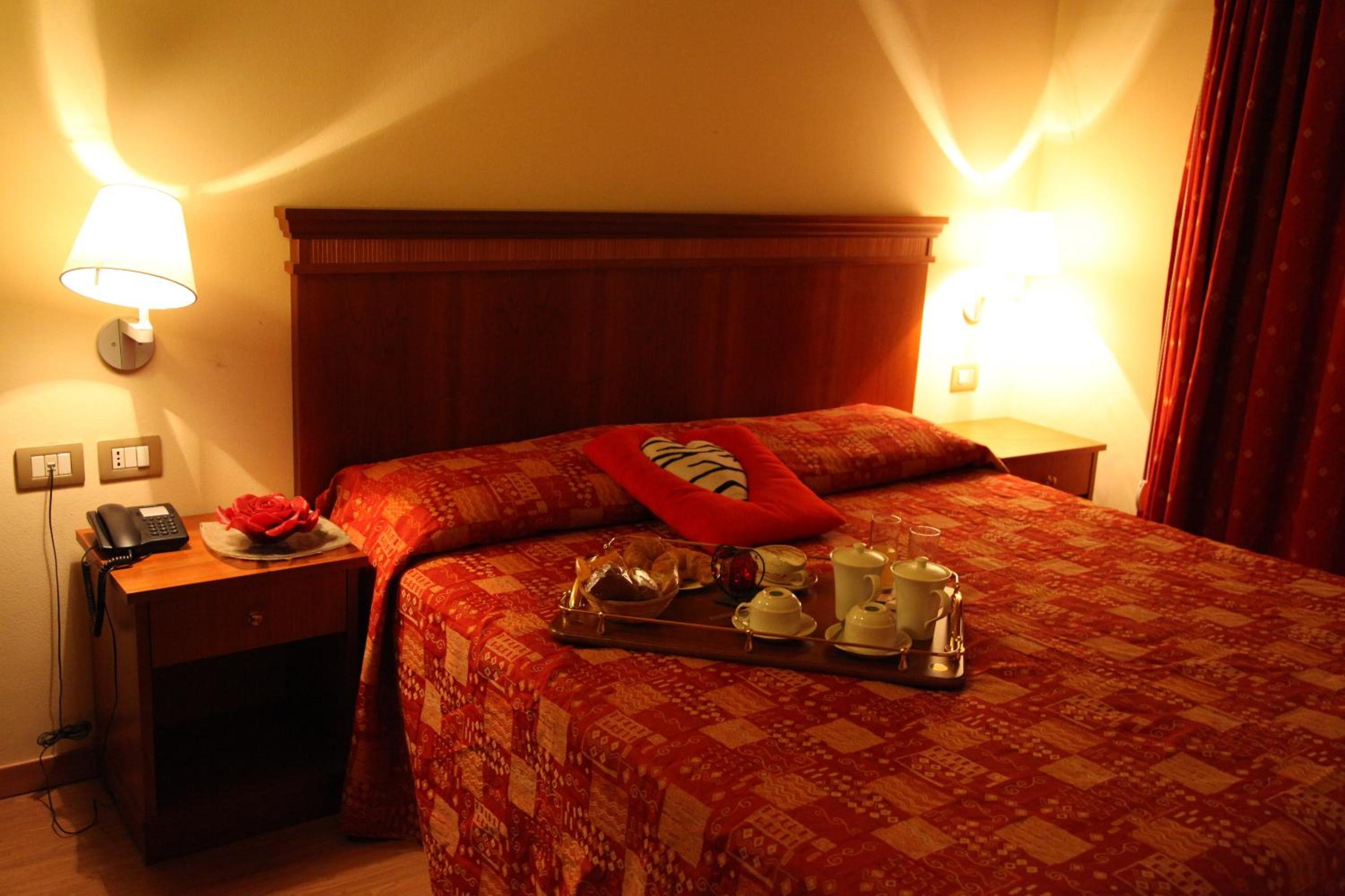 Double or Twin Room - Photo 4