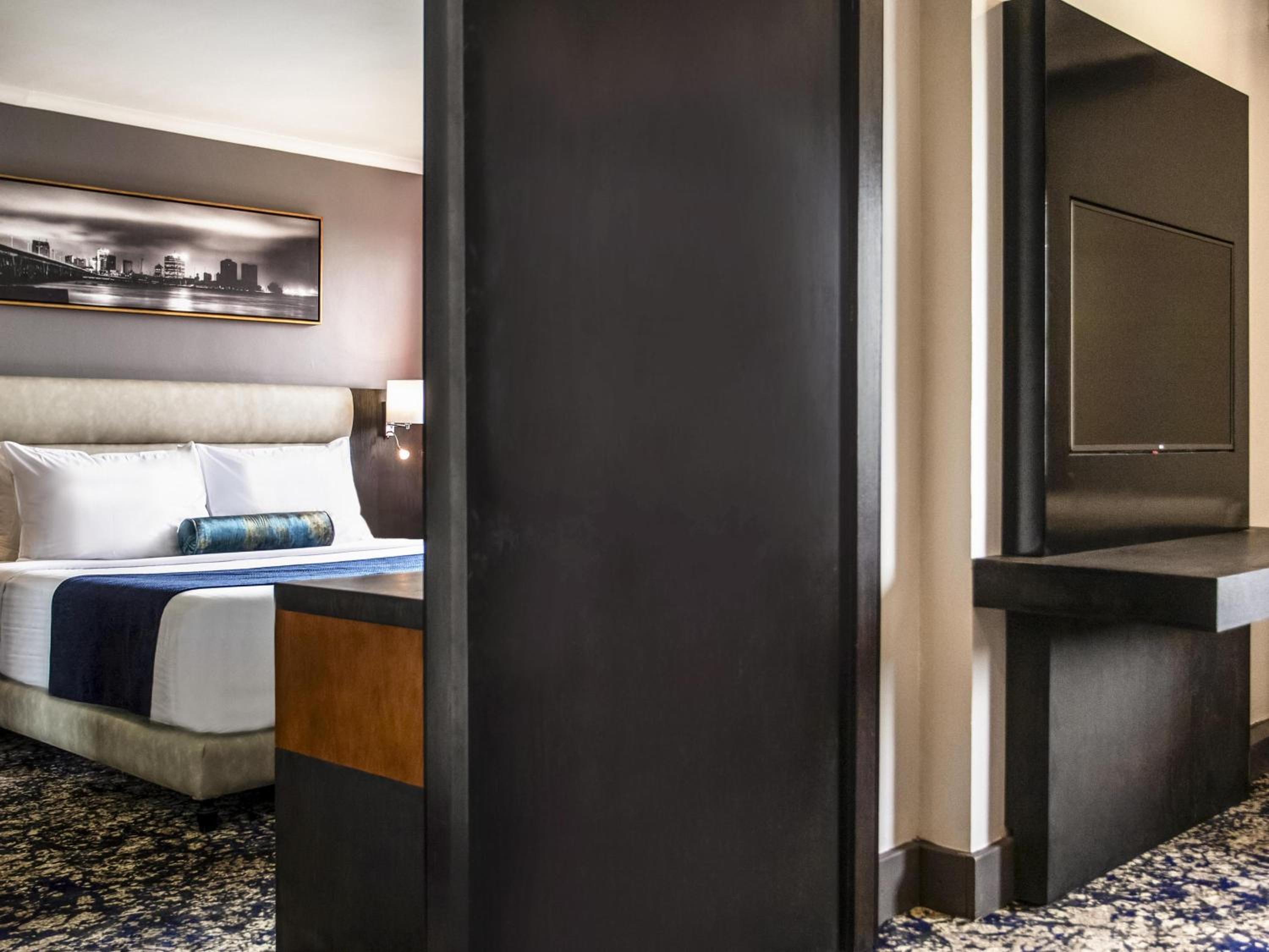 Junior Queen Suite - Photo 3