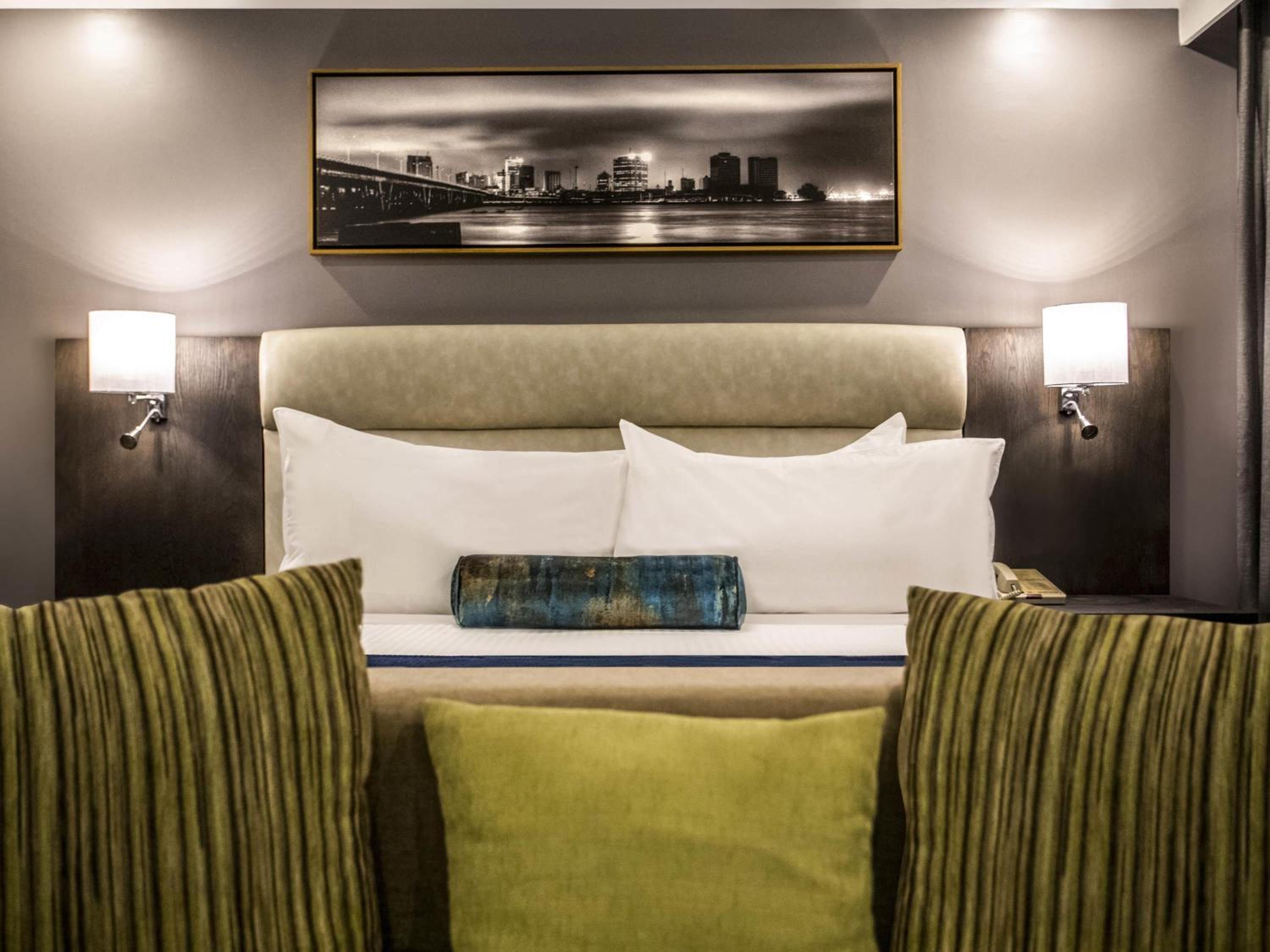 Deluxe King Suite - Photo 2
