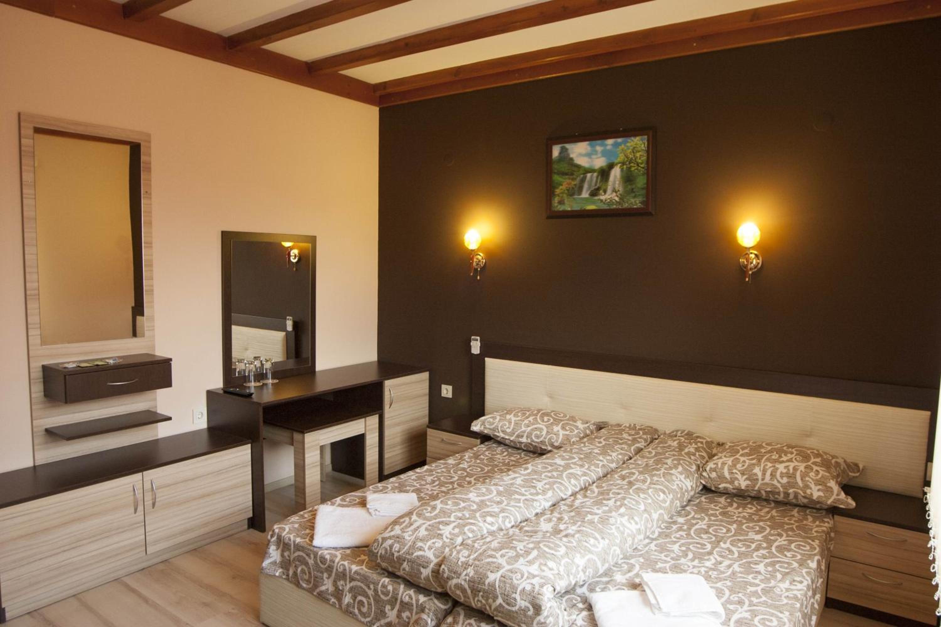 Twin Room - Photo 3