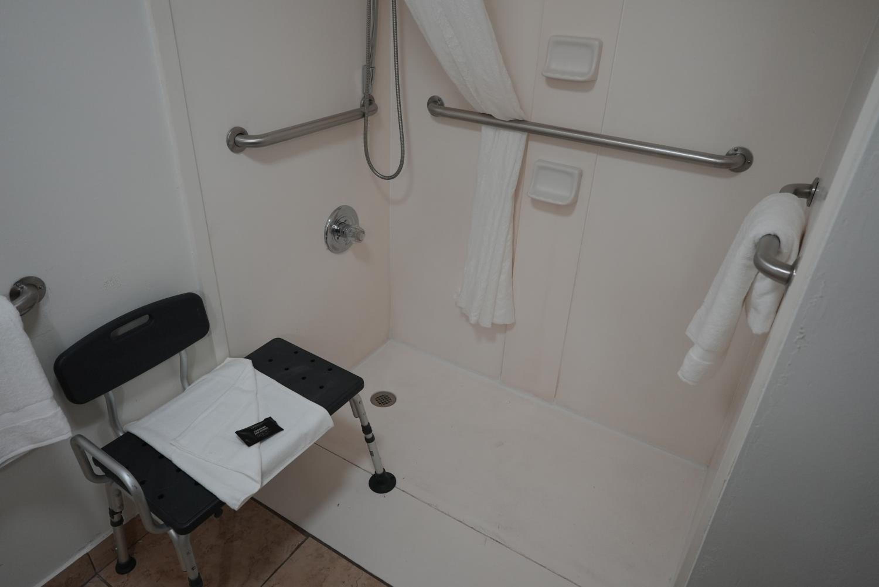 Queen Room with Two Queen Beds, Mobility Access and Roll-In shower, Non-Smoking - Photo 2