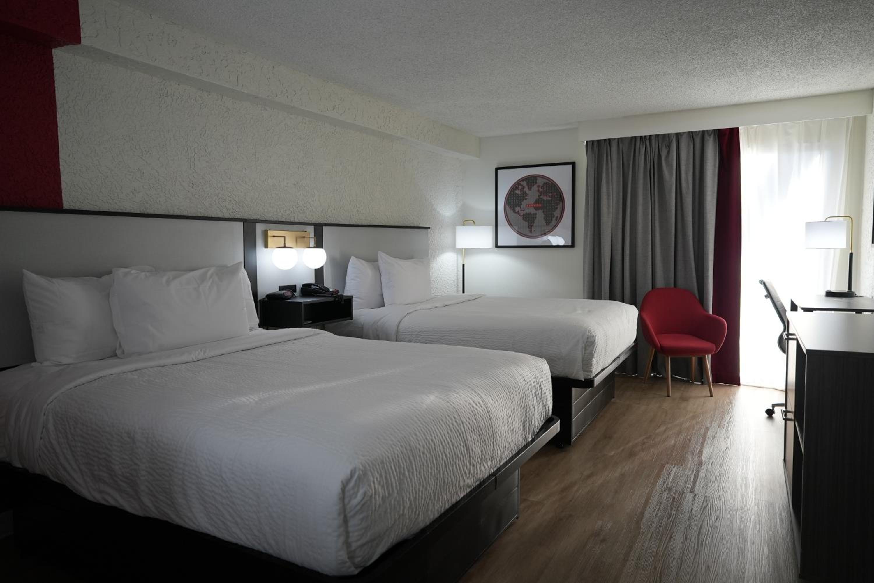Queen Room with Two Queen Beds, Mobility Access and Roll-In shower, Non-Smoking - Photo 4