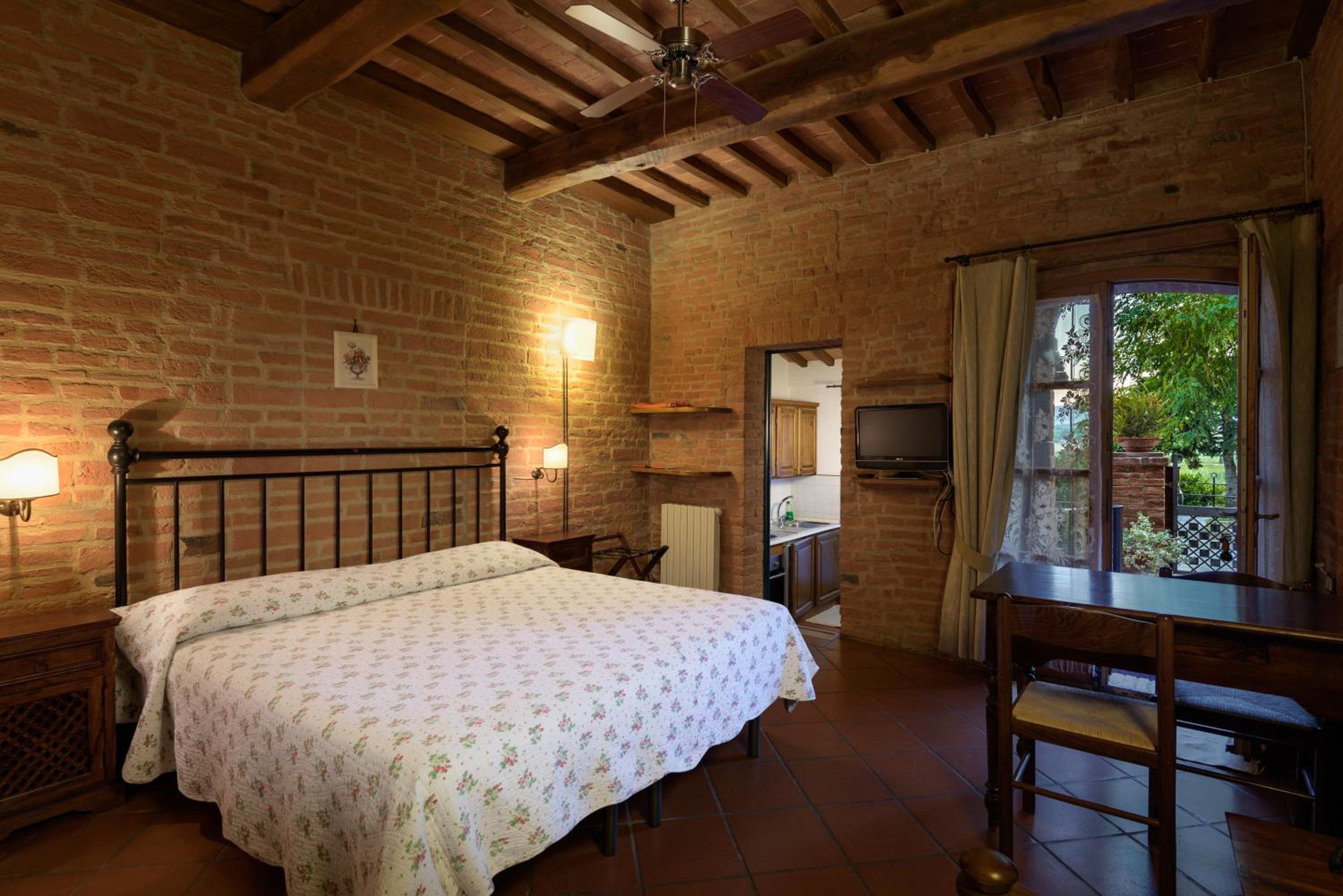 Studio Apartment - Photo 11