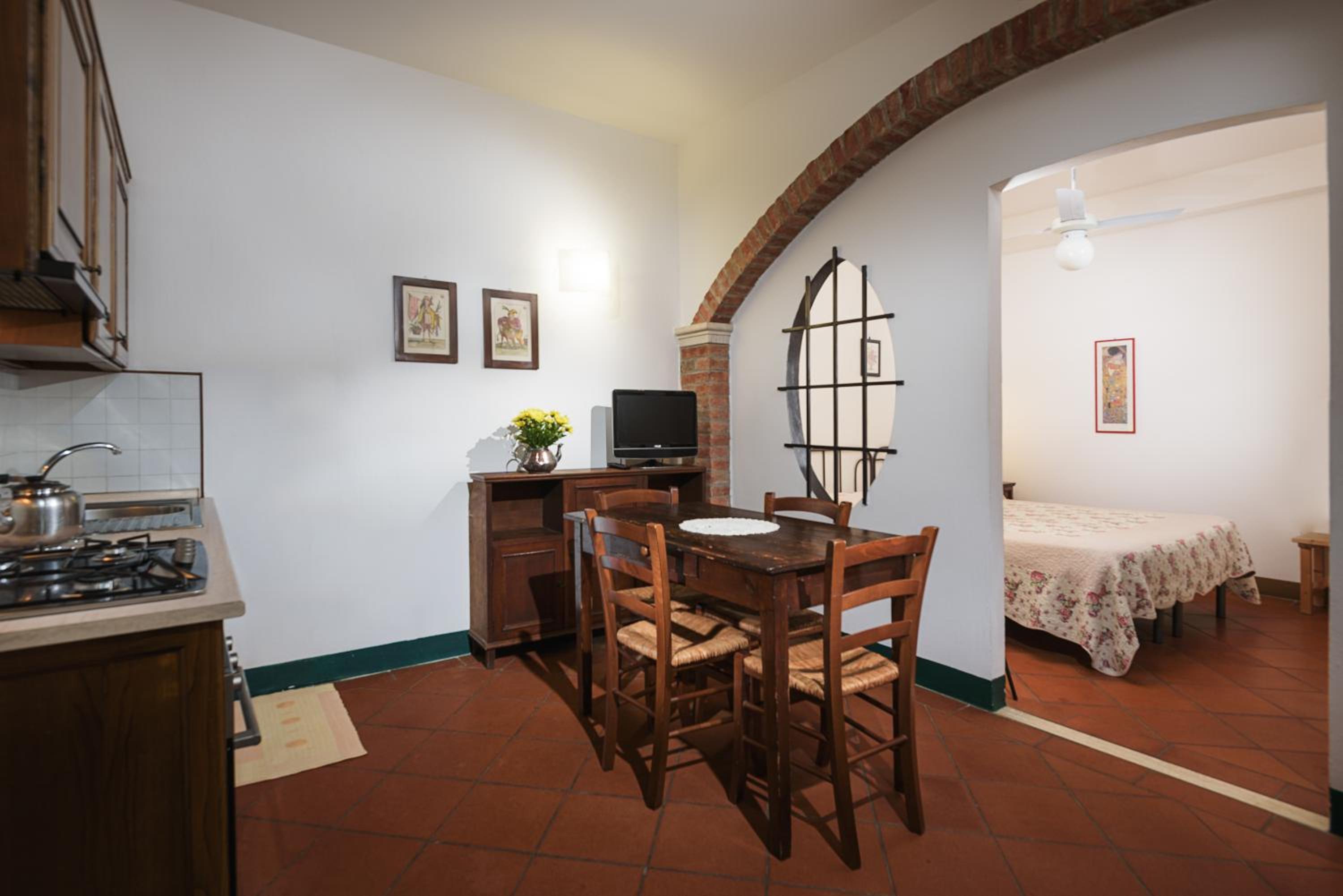 Studio Apartment - Photo 10