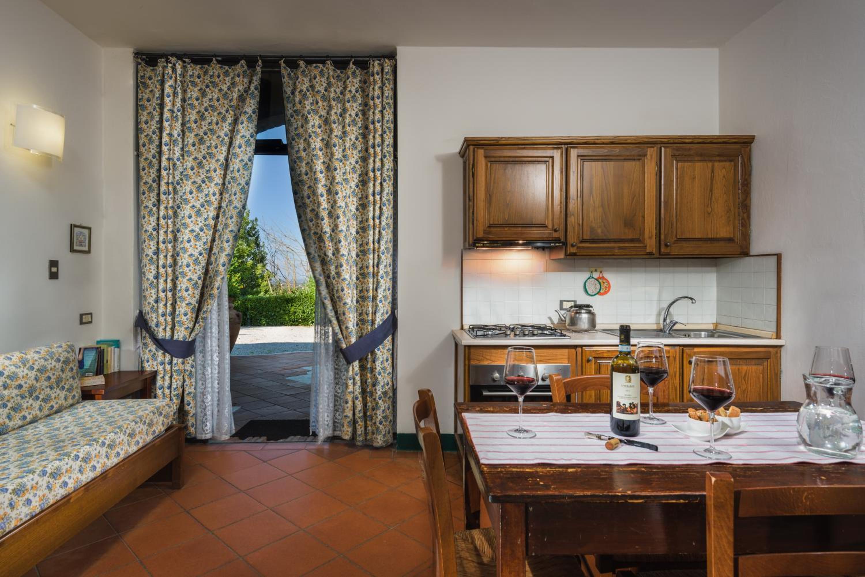 Studio Apartment - Photo 3