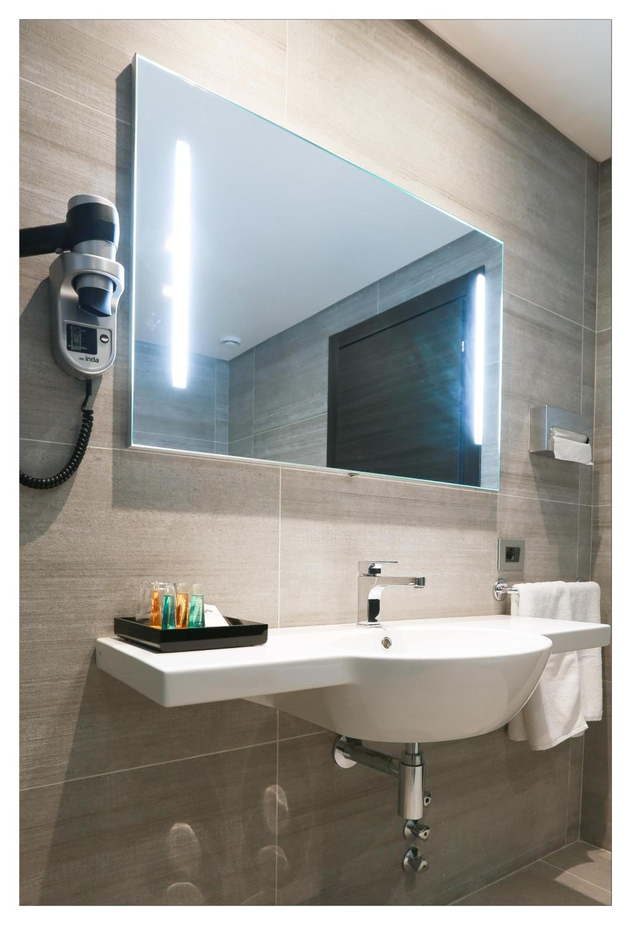 Deluxe Double or Twin Room with Pool View photo 2