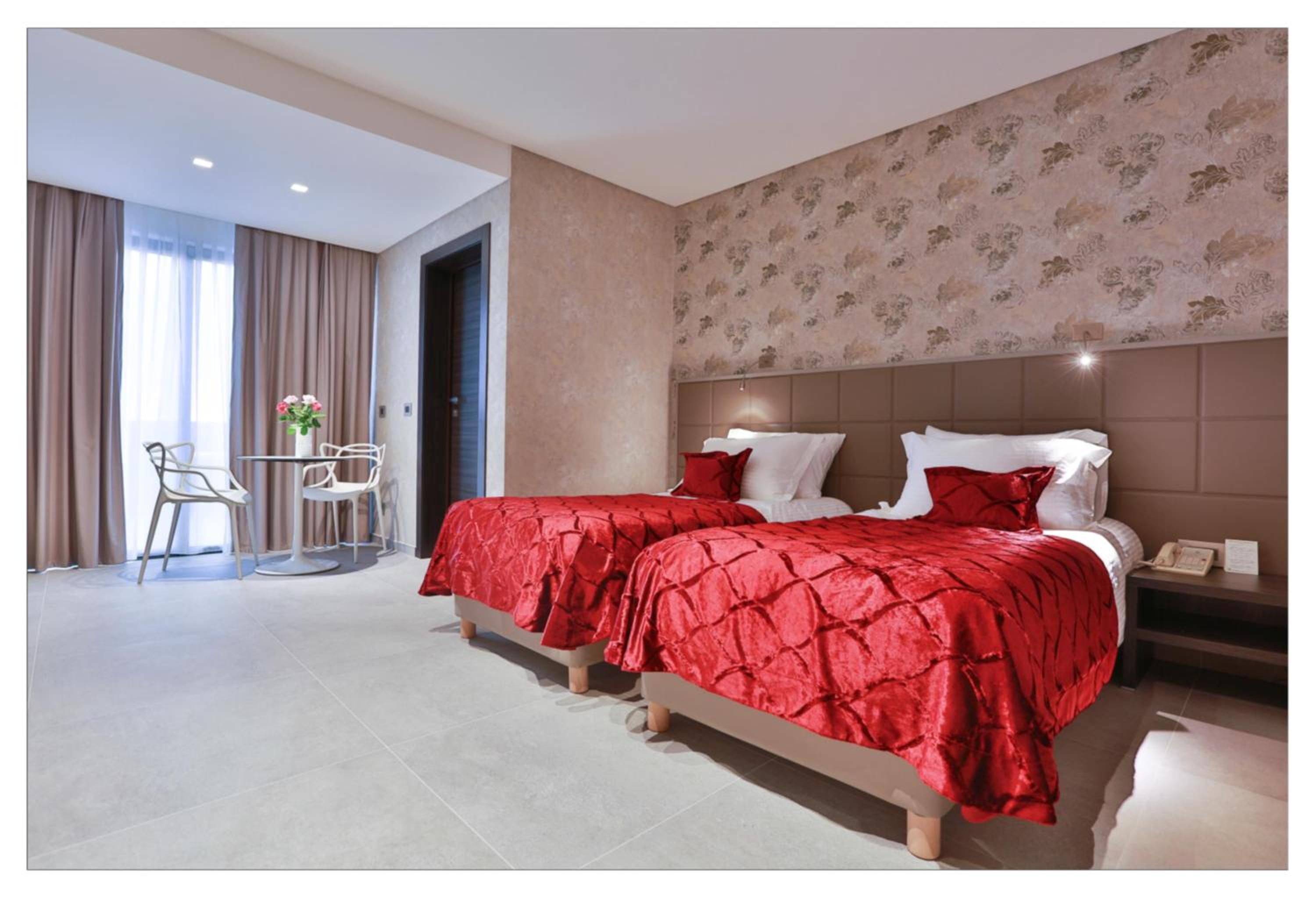 Deluxe Double or Twin Room with Pool View photo 3
