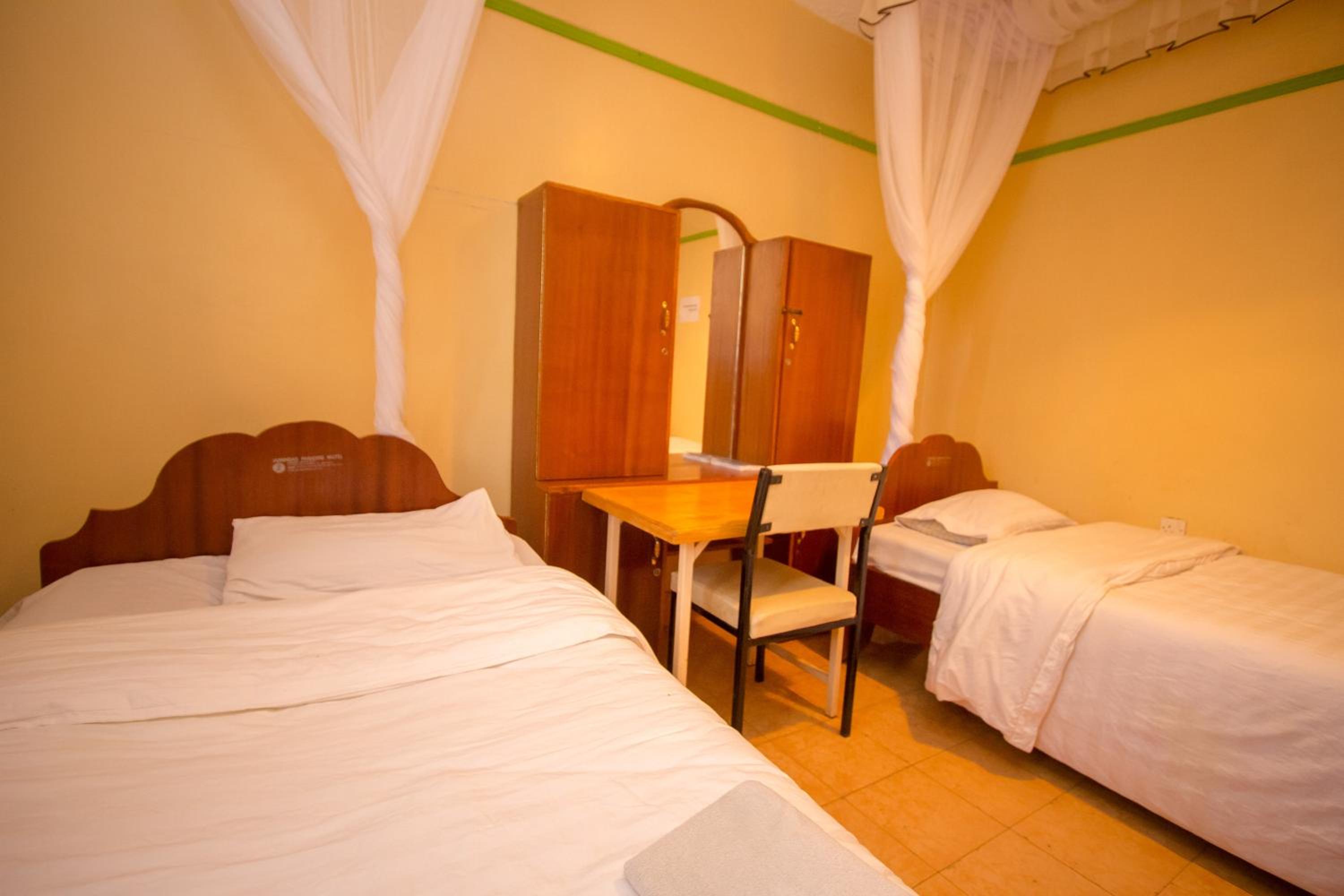 Standard Twin Room photo 3