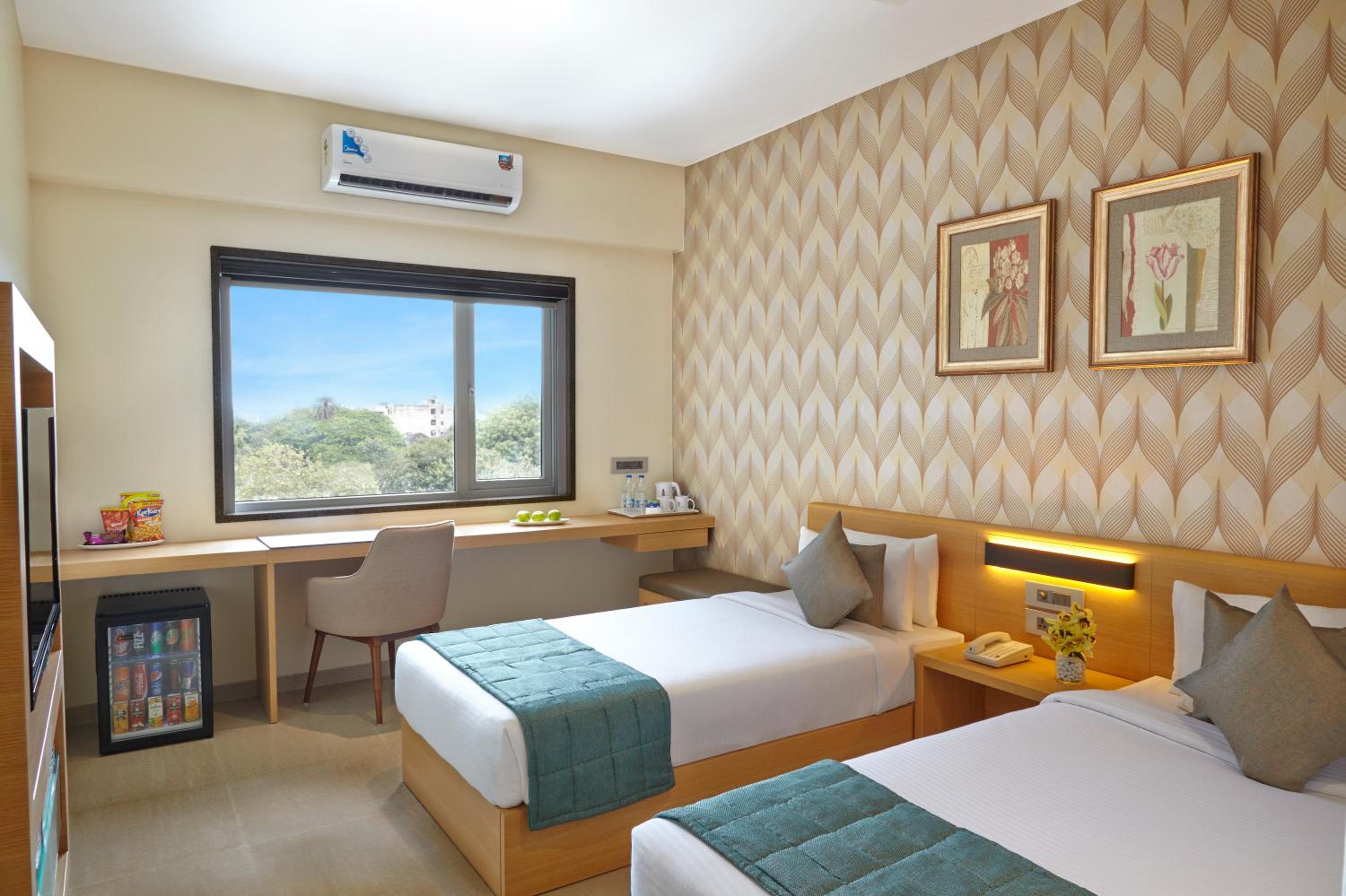 Deluxe Double or Twin Room - 10% off on Laundry, 10% off on FNB, Complimentary Drivers accommodations photo 3