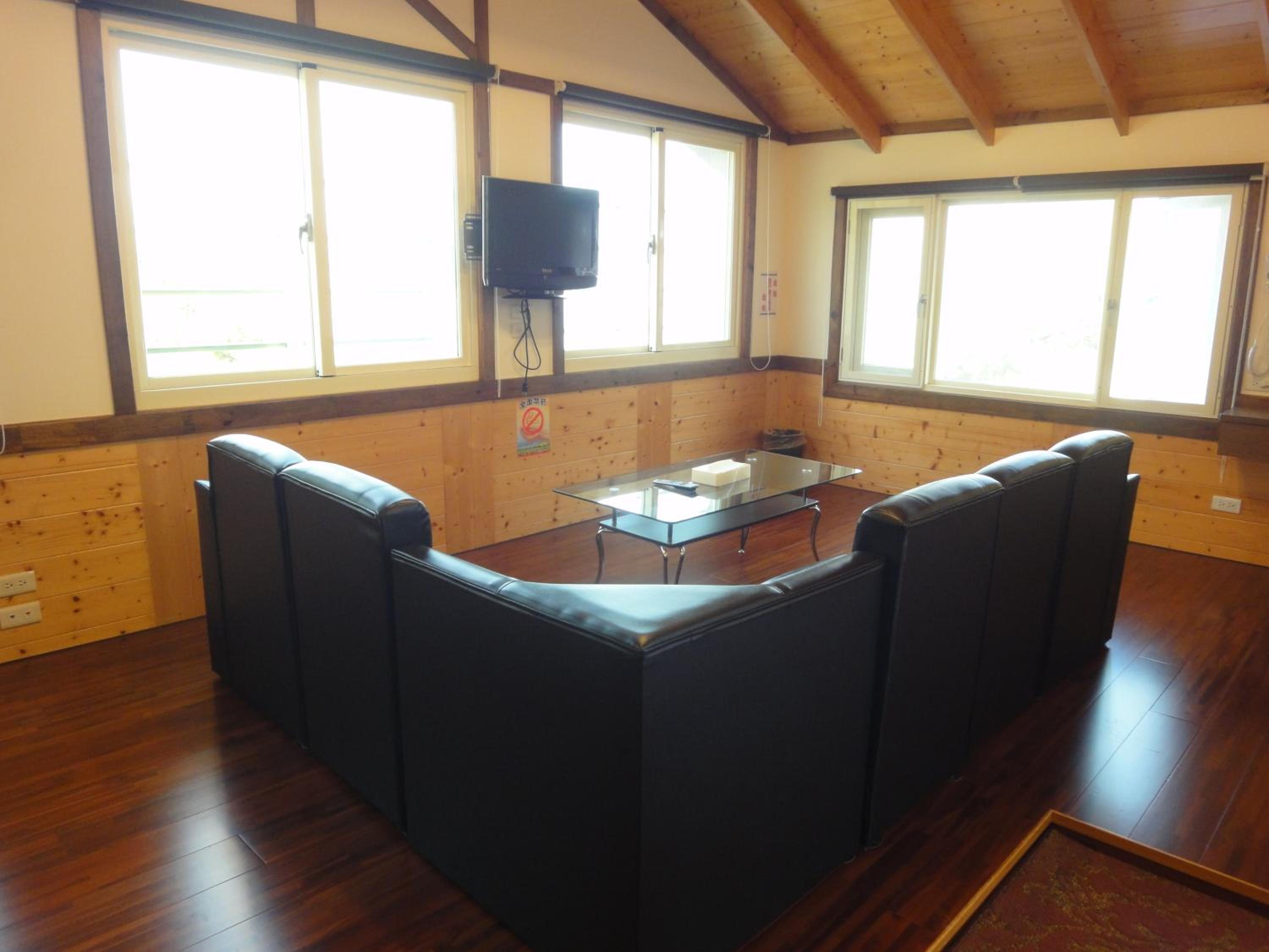 Family Room with Mountain View photo 3