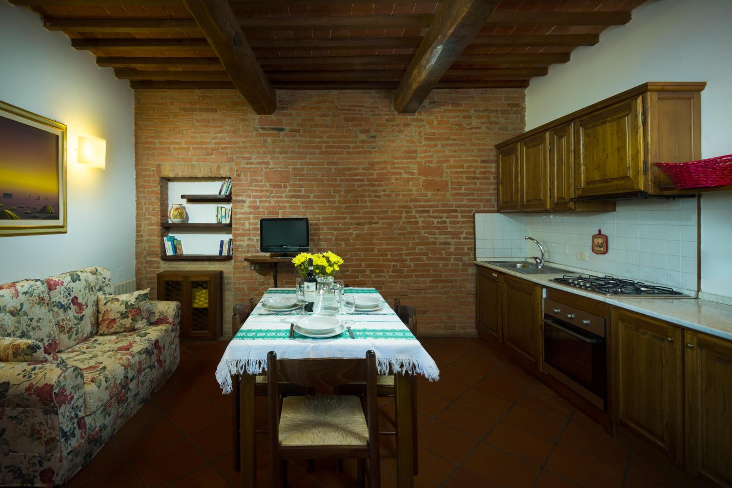 One-Bedroom Apartment - Photo 3
