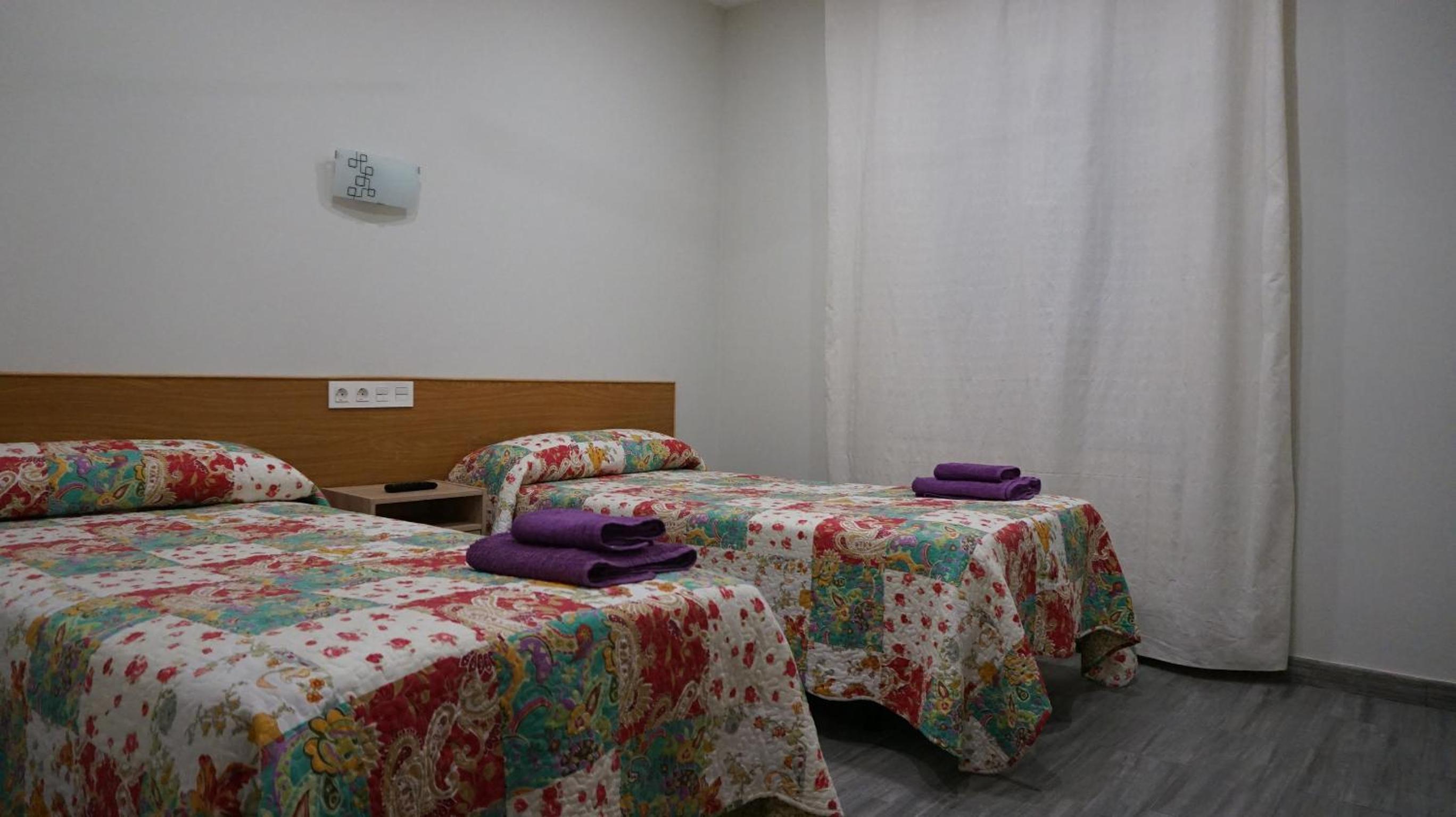Twin Room with Private Bathroom, photo 7