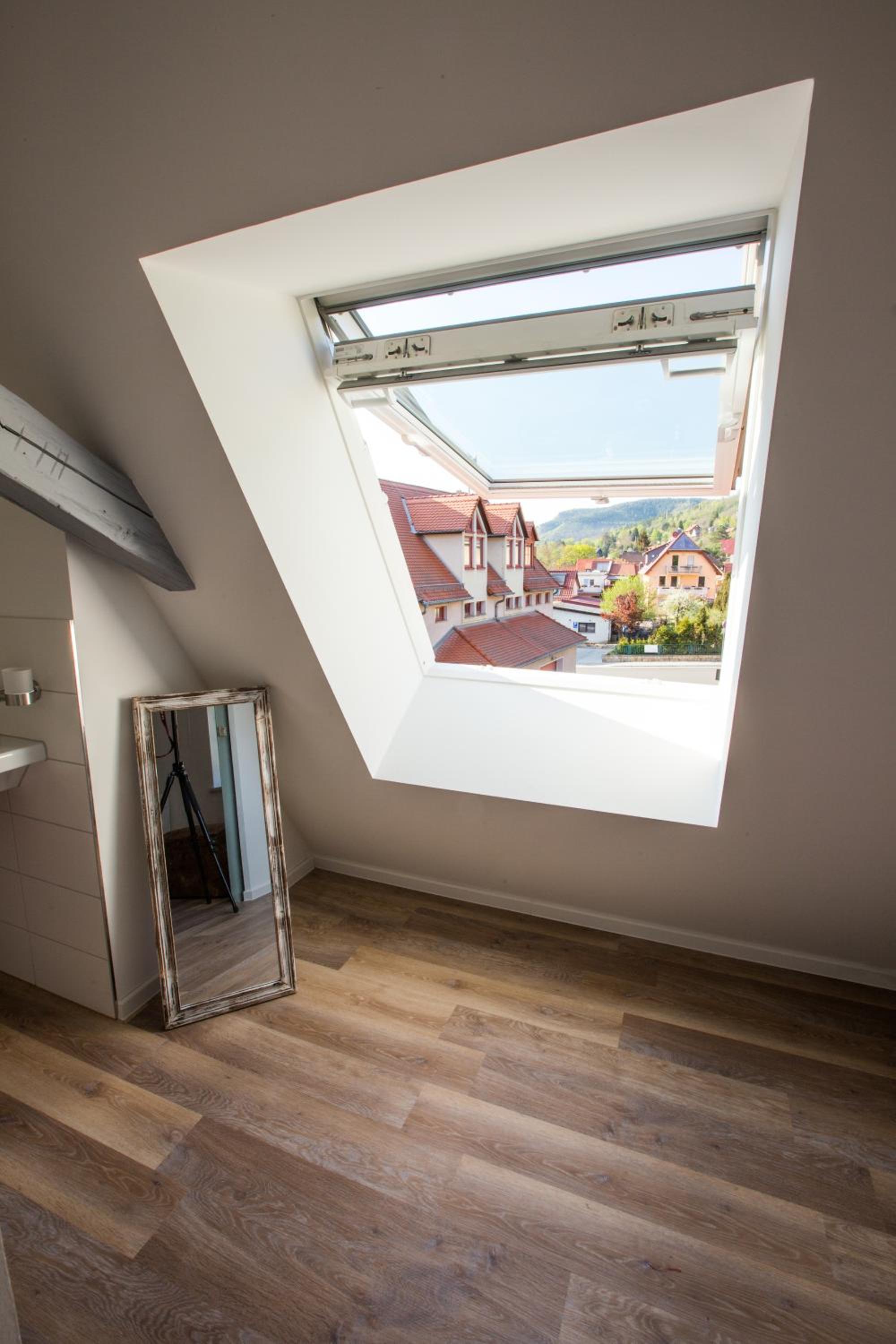 Standard Double Room - Photo 17
