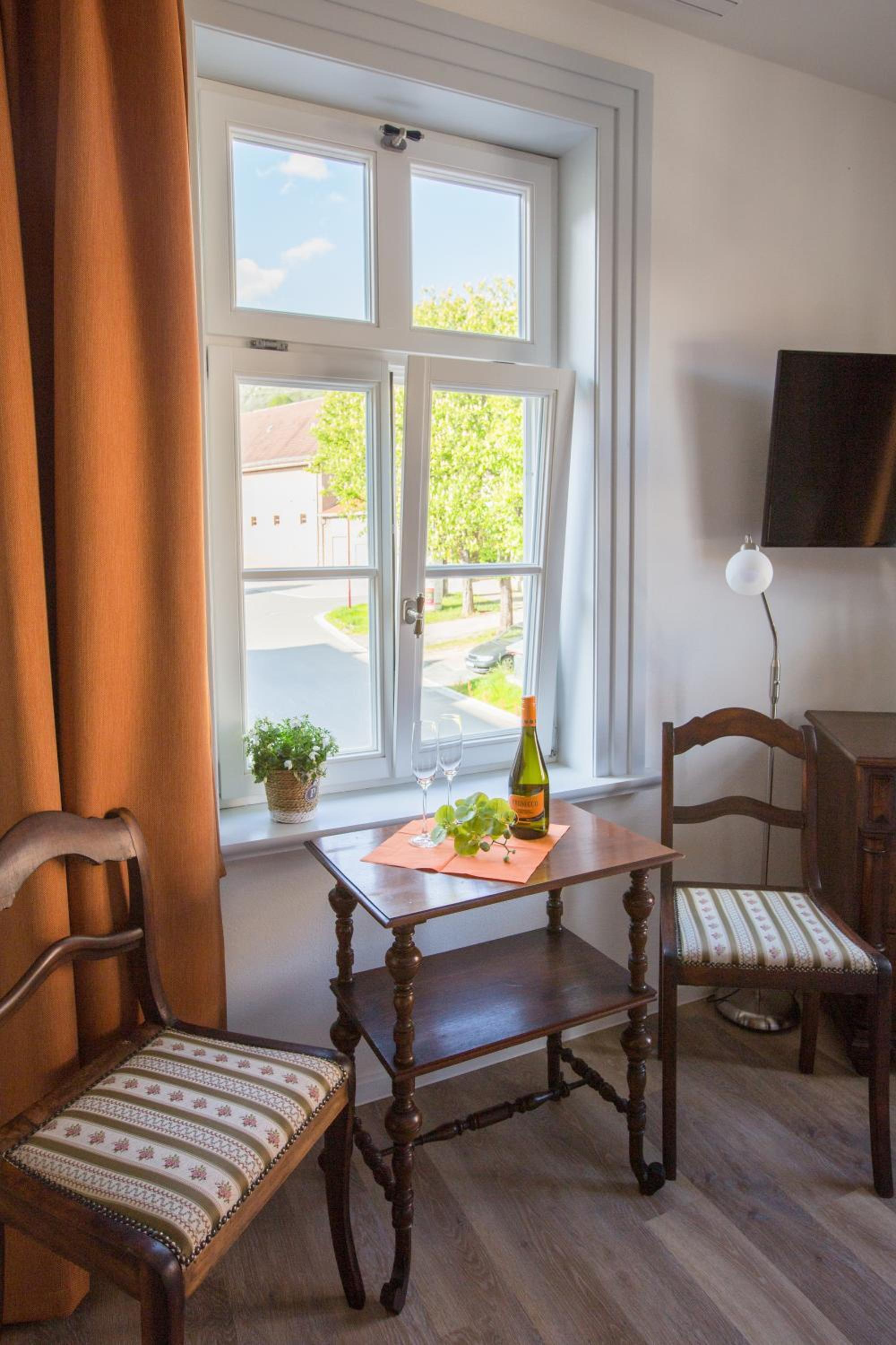 Standard Double Room - Photo 12
