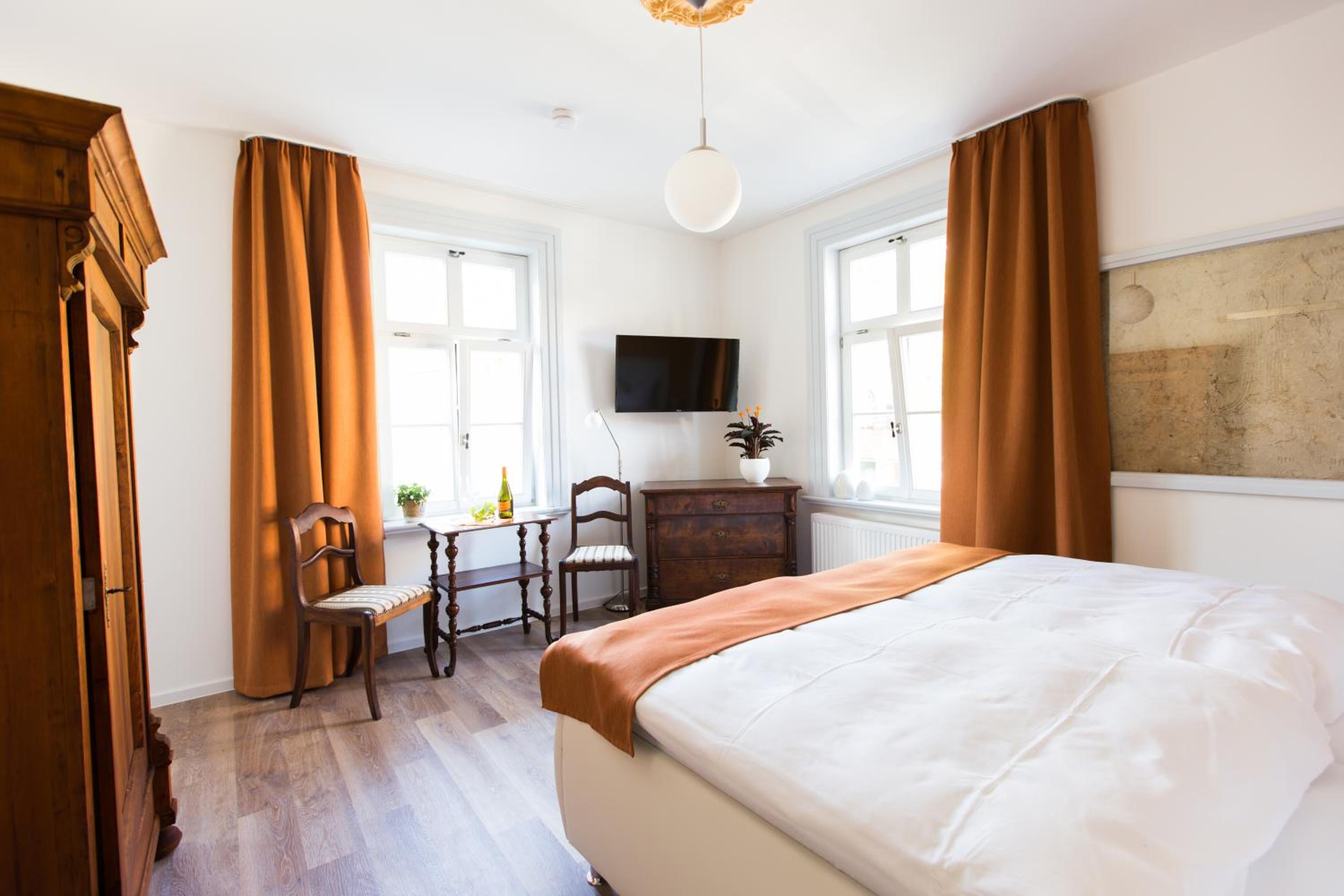Standard Double Room - Photo 11