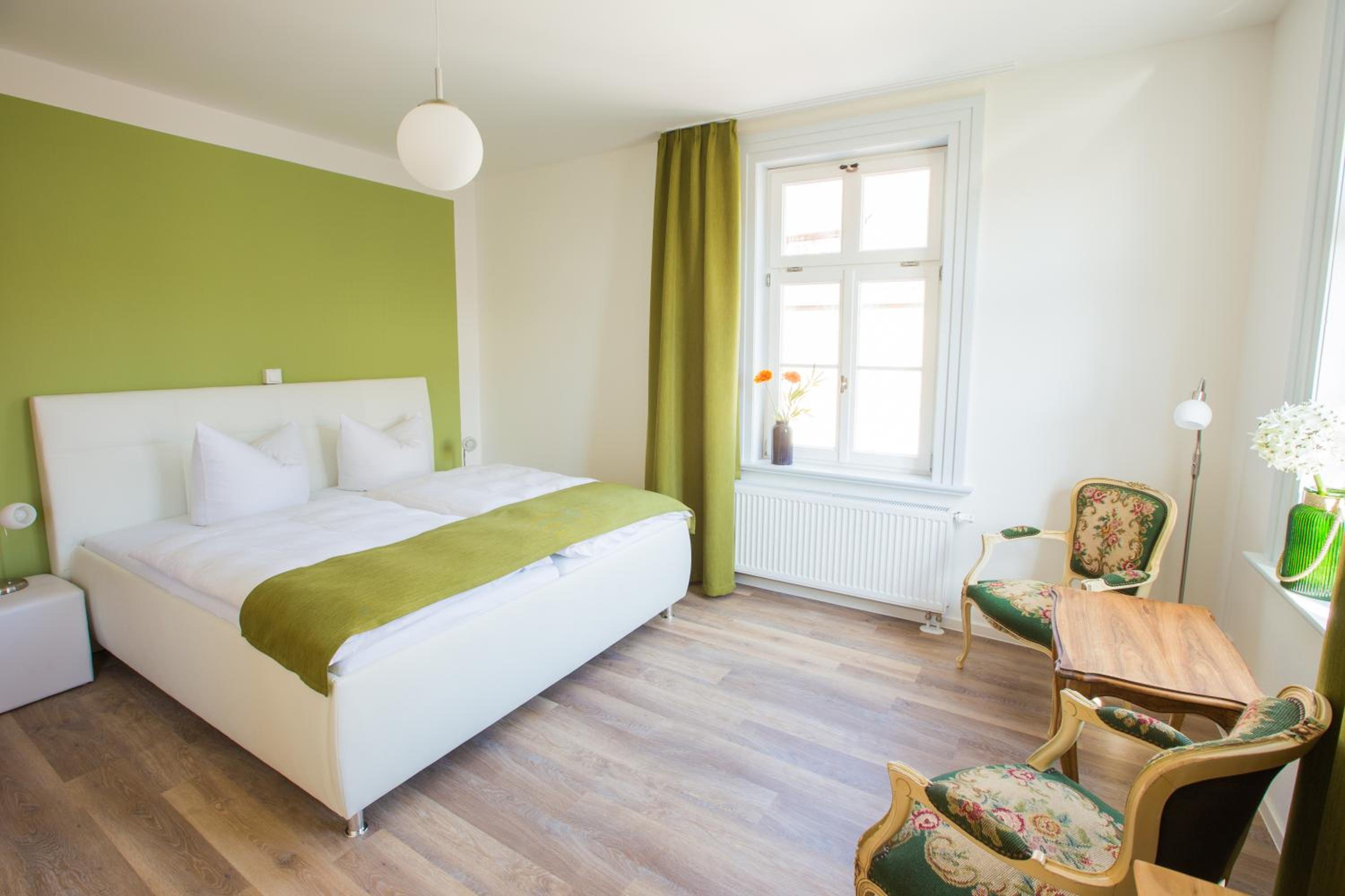 Standard Double Room - Photo 9